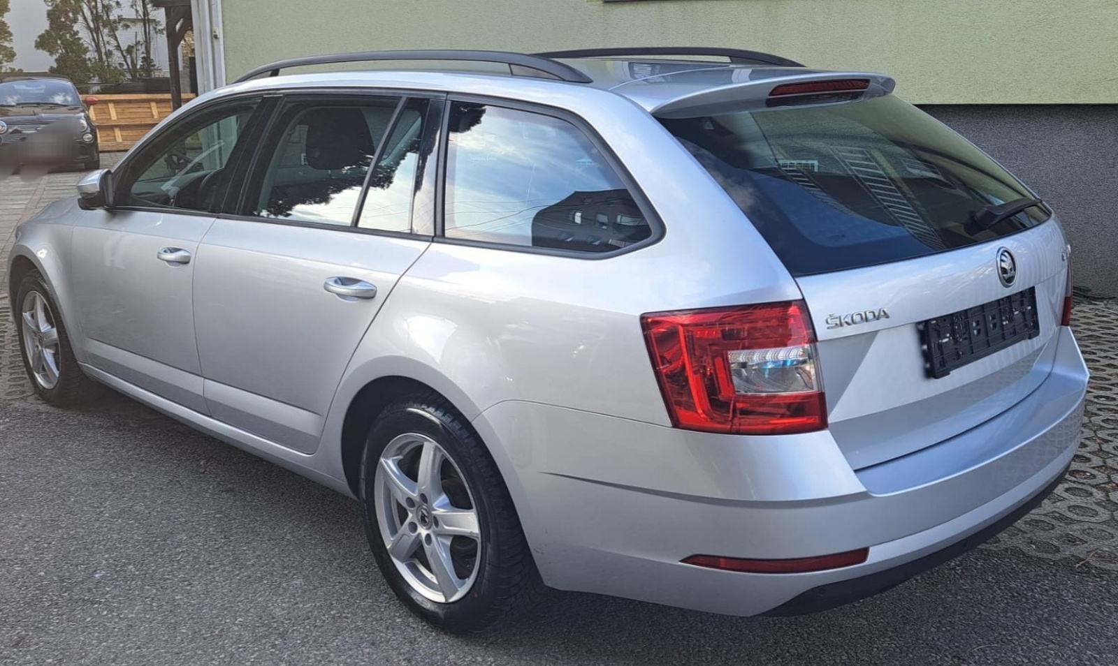 Škoda Octavia Combi TDI DIESEL 115KS ALU,TEMPOMAT,NAVI,LED, pogled izvana - slika 3