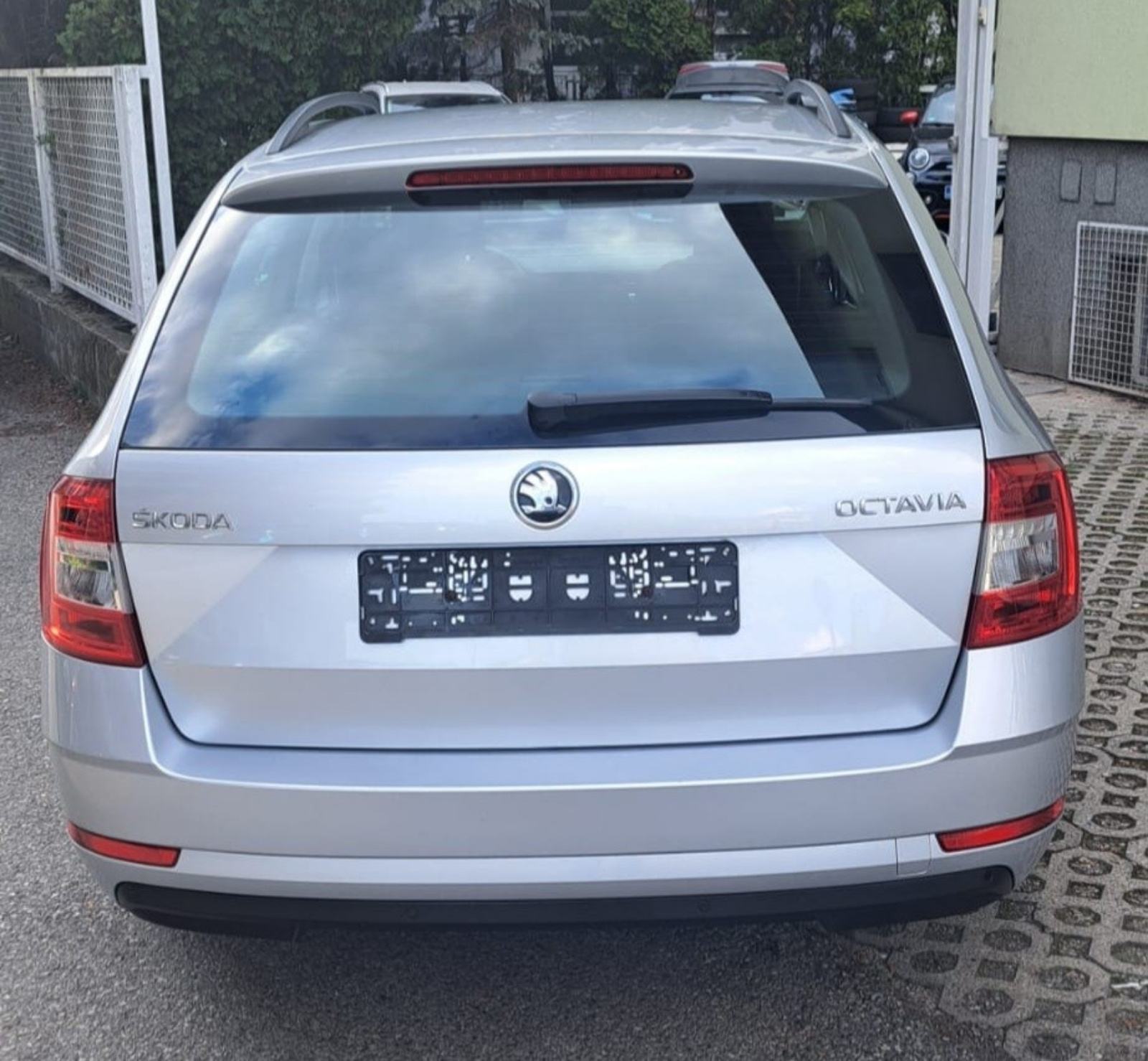 Škoda Octavia Combi TDI DIESEL 115KS ALU,TEMPOMAT,NAVI,LED, pogled izvana - slika 4