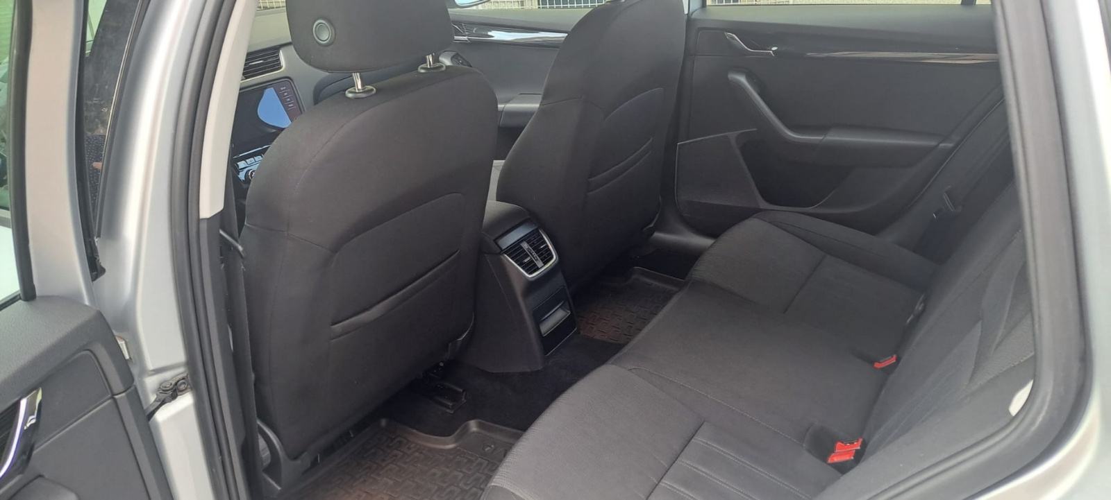Škoda Octavia Combi TDI DIESEL 115KS ALU,TEMPOMAT,NAVI,LED, fotografija 12