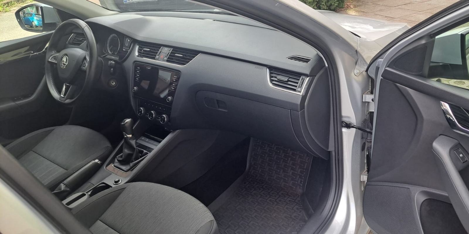Škoda Octavia Combi TDI DIESEL 115KS ALU,TEMPOMAT,NAVI,LED, fotografija 13
