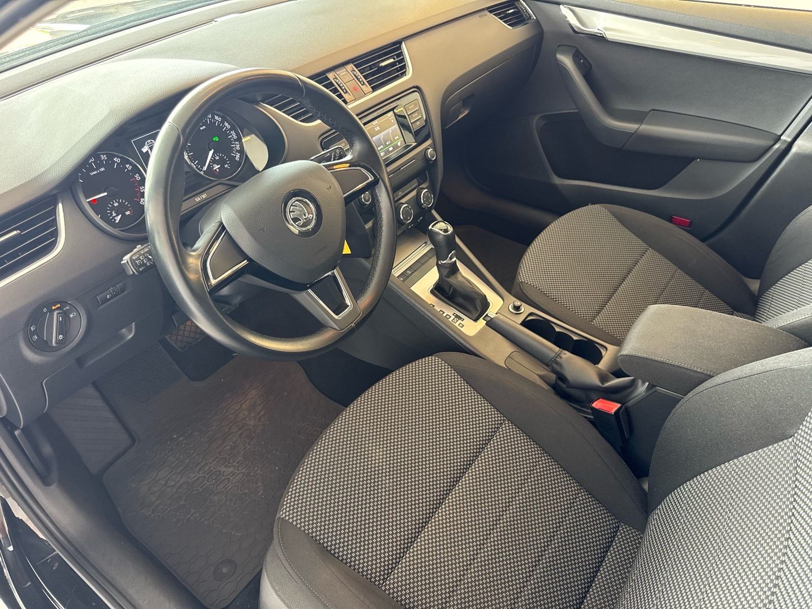 Škoda Octavia Combi 1,6 TDI DSG Ambition 2016.; 128 tkm; 1. vl.;, fotografija 7