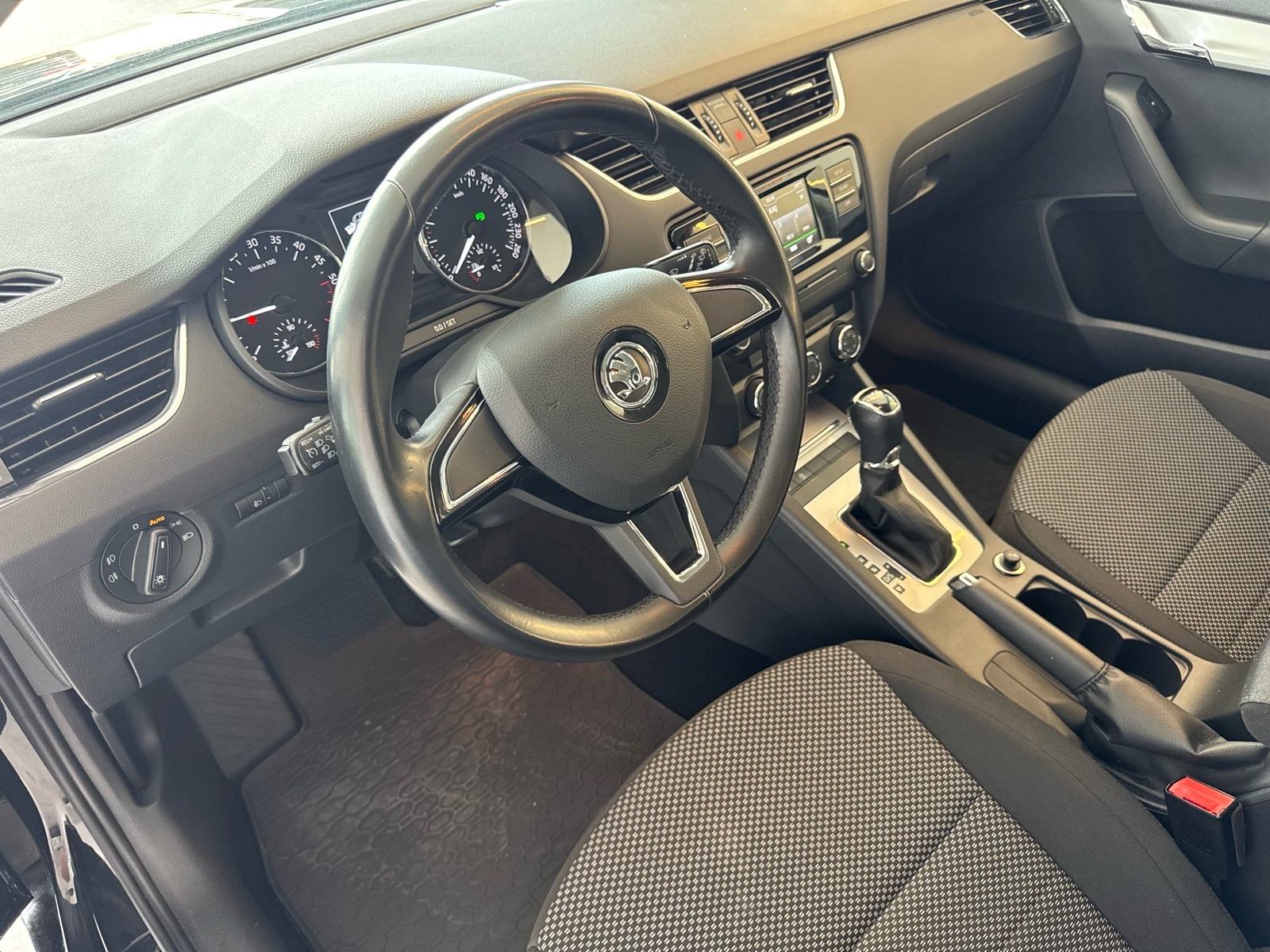Škoda Octavia Combi 1,6 TDI DSG Ambition 2016.; 128 tkm; 1. vl.;, fotografija 11
