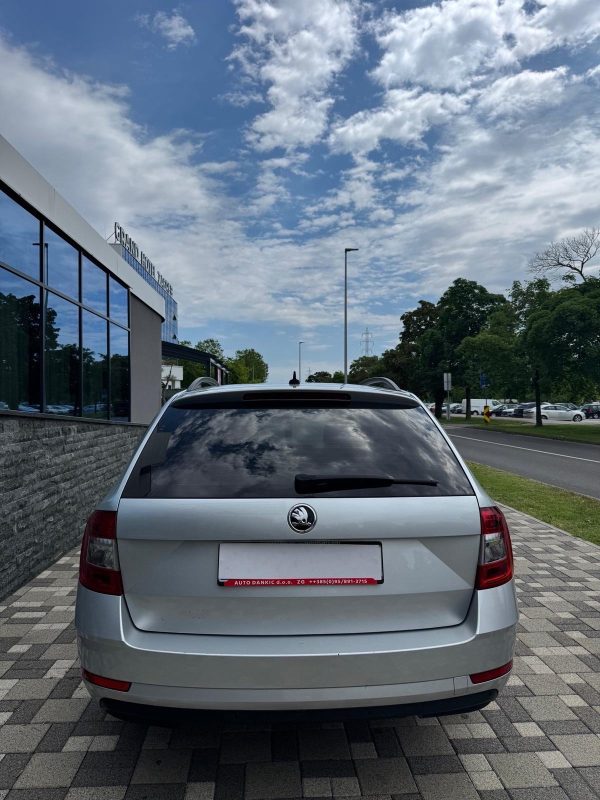Octavia 1,6 TDI*R1*AUTOMATIK**alu 17 KAO NOV**NEMA PRENOSA Više komada, fotografija 13