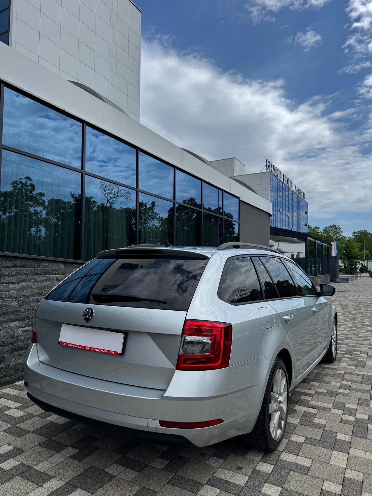 Octavia 1,6 TDI*R1*AUTOMATIK**alu 17 KAO NOV**NEMA PRENOSA Više komada, fotografija 10