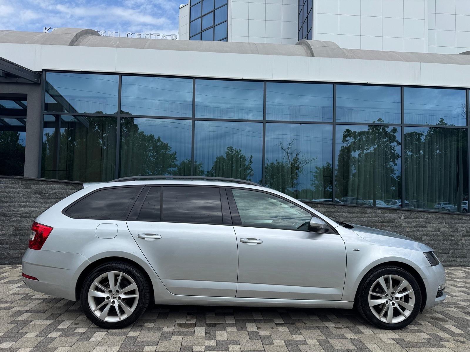 Octavia 1,6 TDI*R1*AUTOMATIK**alu 17 KAO NOV**NEMA PRENOSA Više komada, fotografija 17