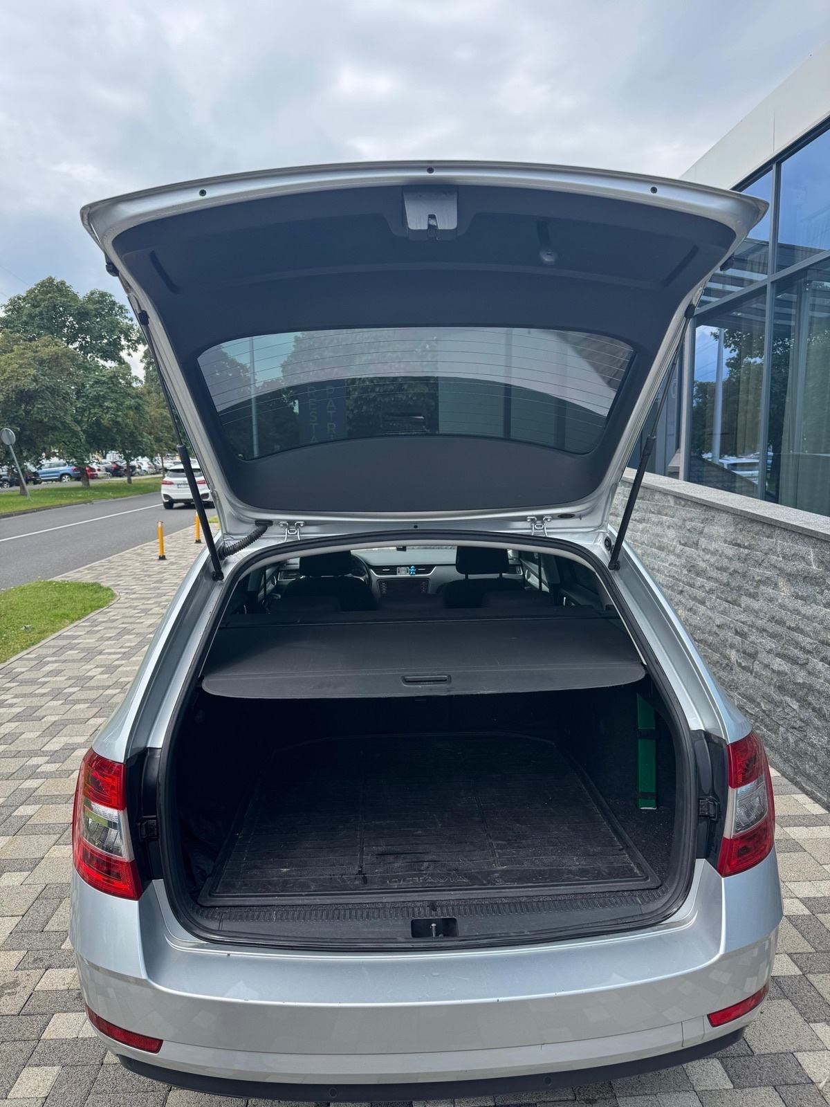 Octavia 1,6 TDI*R1*AUTOMATIK**alu 17 KAO NOV**NEMA PRENOSA Više komada, fotografija 18