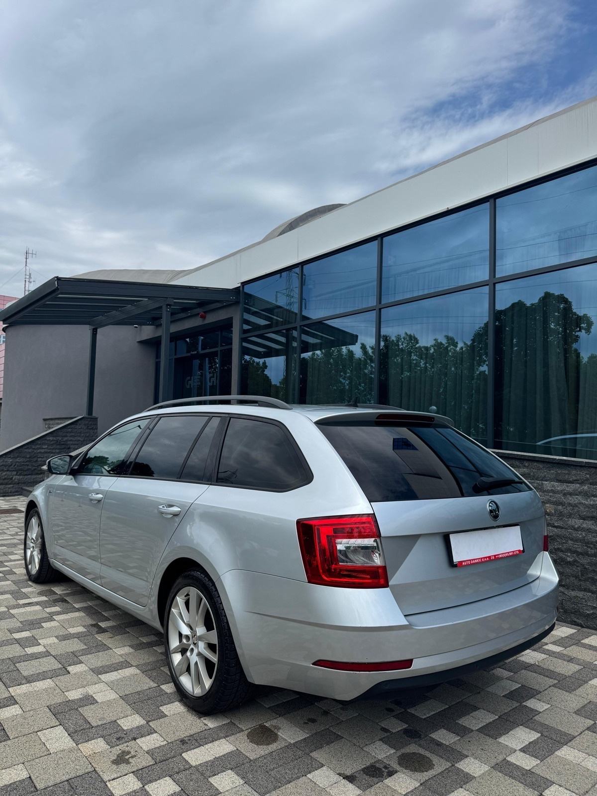 Octavia 1,6 TDI*R1*AUTOMATIK**alu 17 KAO NOV**NEMA PRENOSA Više komada, fotografija 12