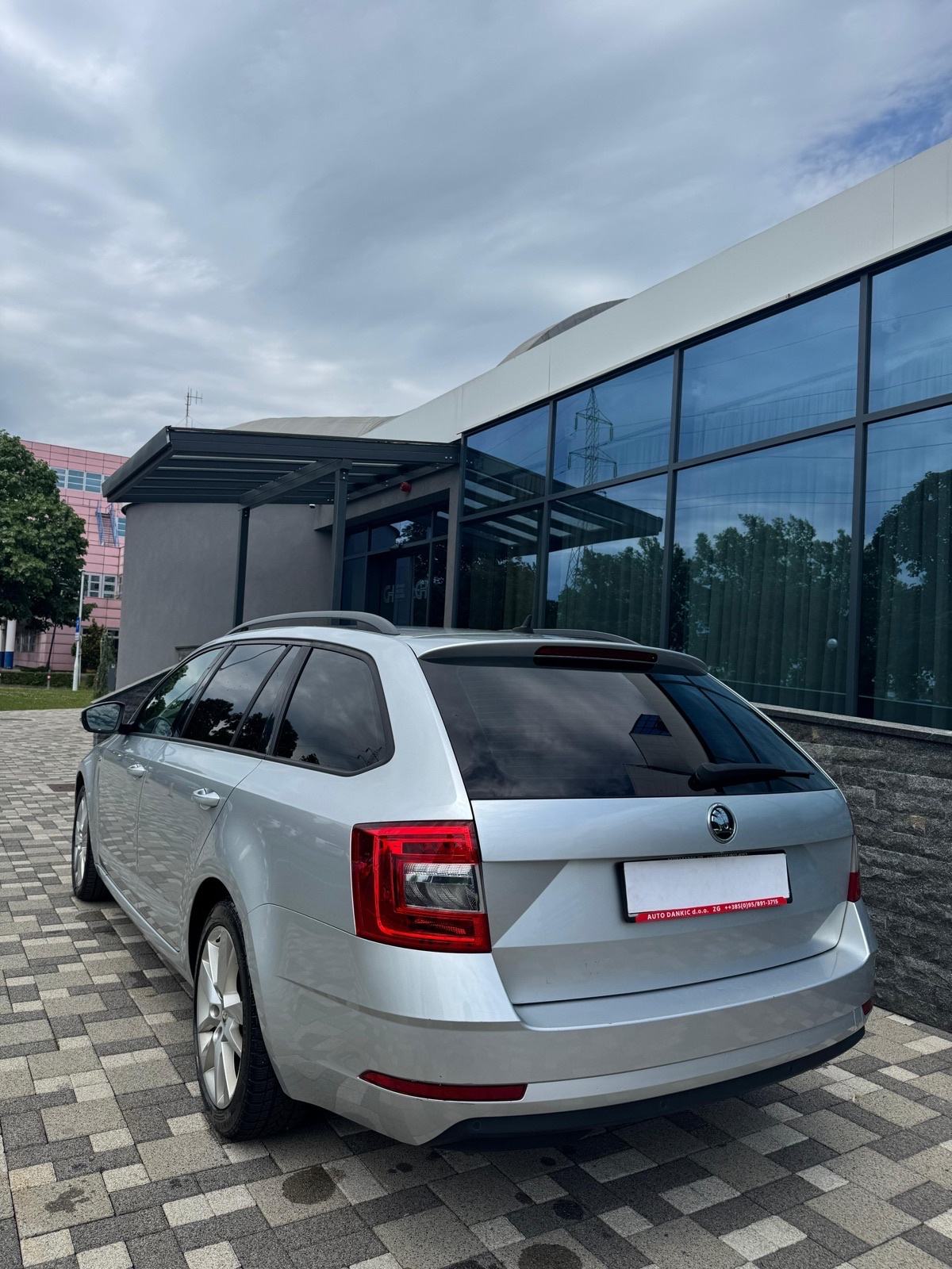 Octavia 1,6 TDI*R1*AUTOMATIK**alu 17 KAO NOV**NEMA PRENOSA Više komada, fotografija 14