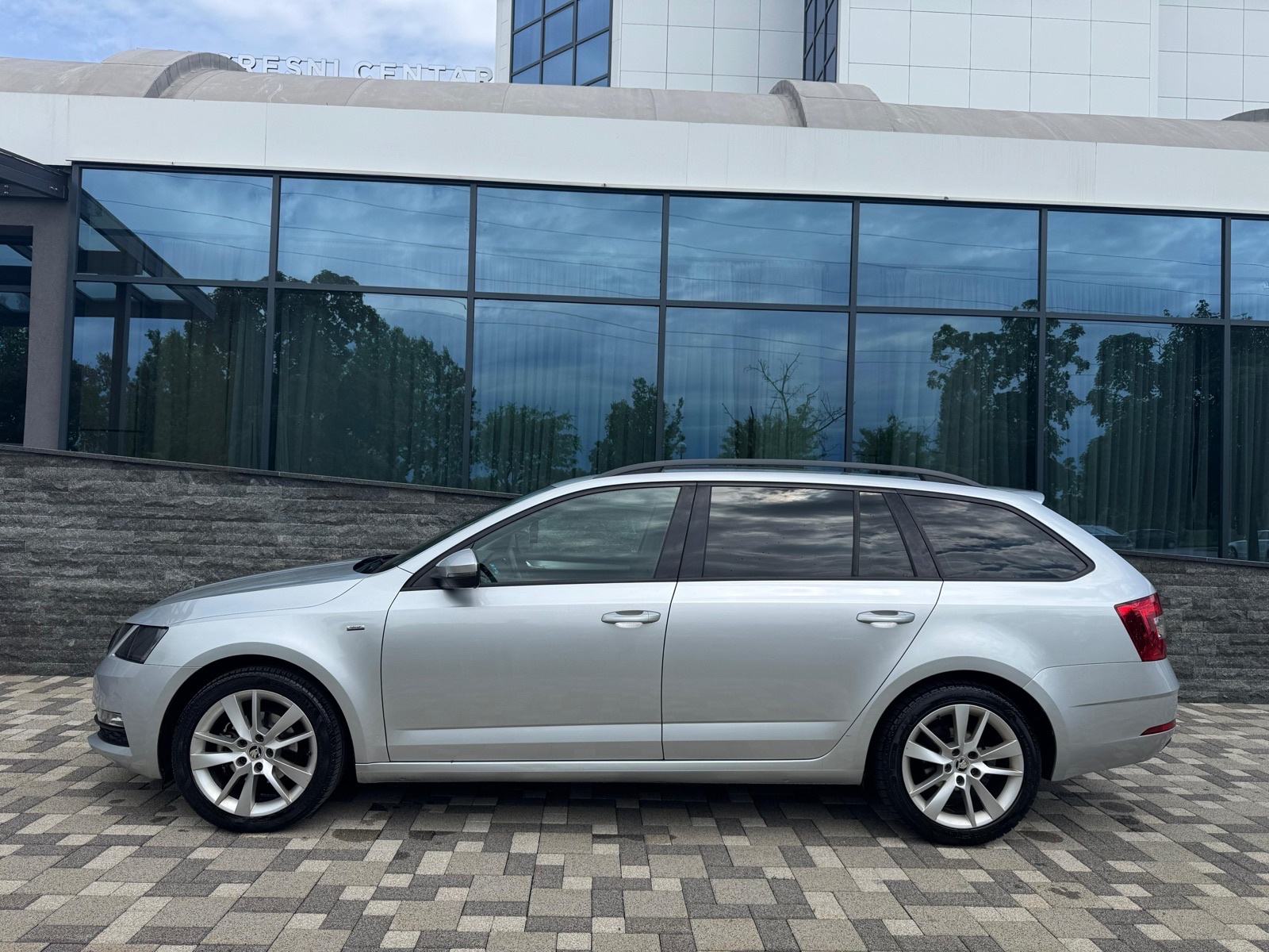 Octavia 1,6 TDI*R1*AUTOMATIK**alu 17 KAO NOV**NEMA PRENOSA Više komada, fotografija 16