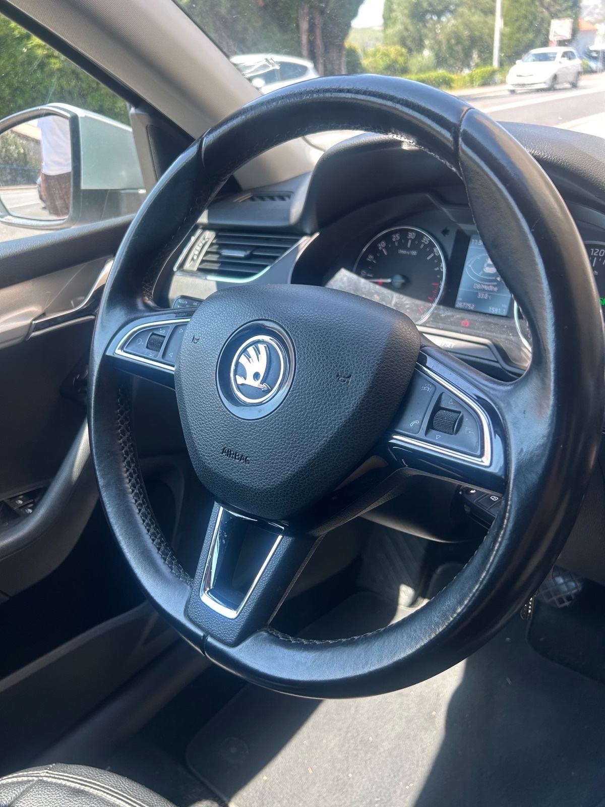 Škoda Octavia Combi 1,6 TDI DSG automatik, fotografija 6