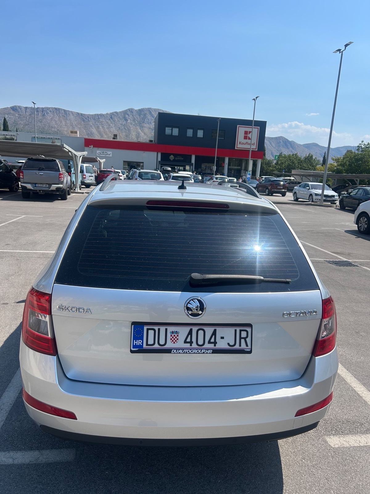 Škoda Octavia Combi 1,6 TDI DSG automatik, fotografija 8