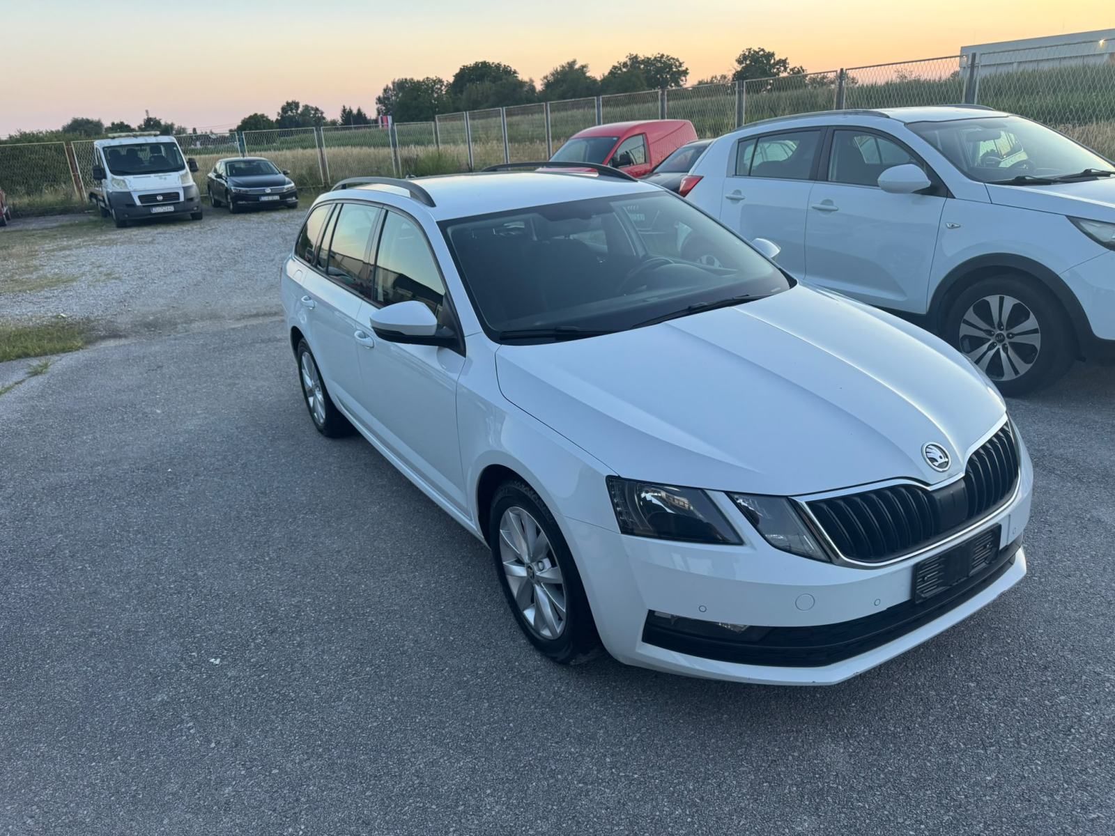 Škoda Octavia Combi 1,6 TDI*DSG *VIRTUALNI SAT*JAMSTVO 12 MJ *, fotografija 4