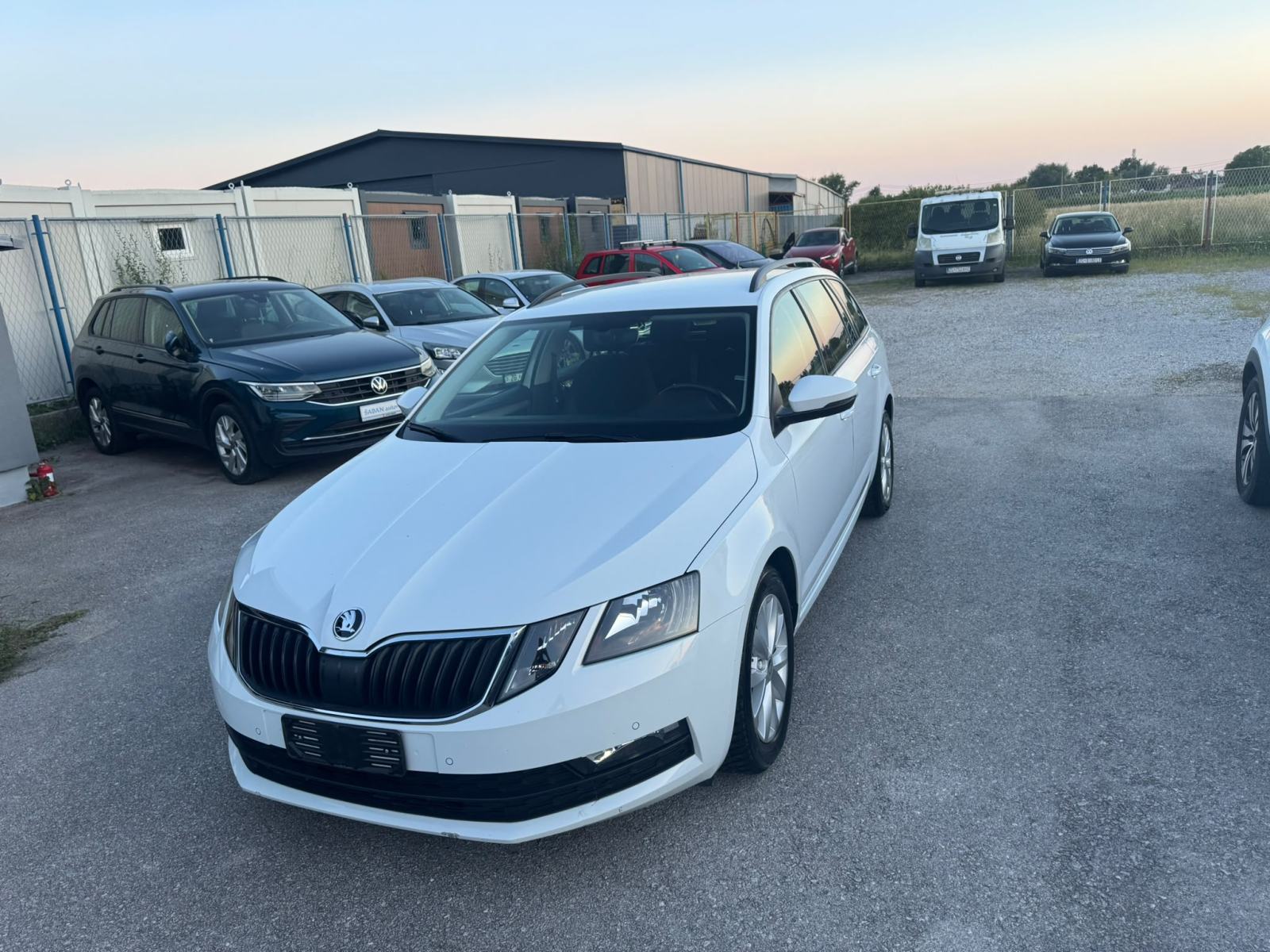 Škoda Octavia Combi 1,6 TDI*DSG *VIRTUALNI SAT*JAMSTVO 12 MJ *, fotografija 3