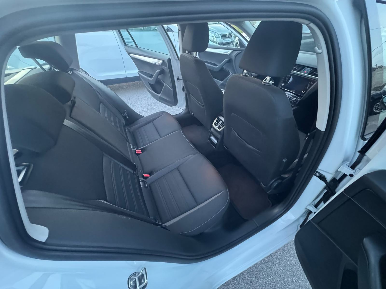 Škoda Octavia Combi 1,6 TDI*DSG *VIRTUALNI SAT*JAMSTVO 12 MJ *, fotografija 12