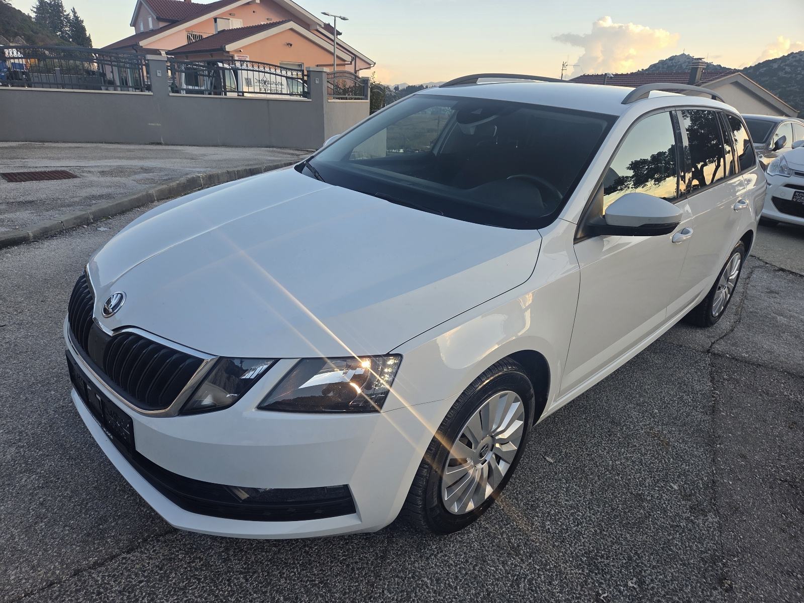 Škoda Octavia Combi 1,6 TDI ** JAMSTVO !!, pogled izvana - slika 1