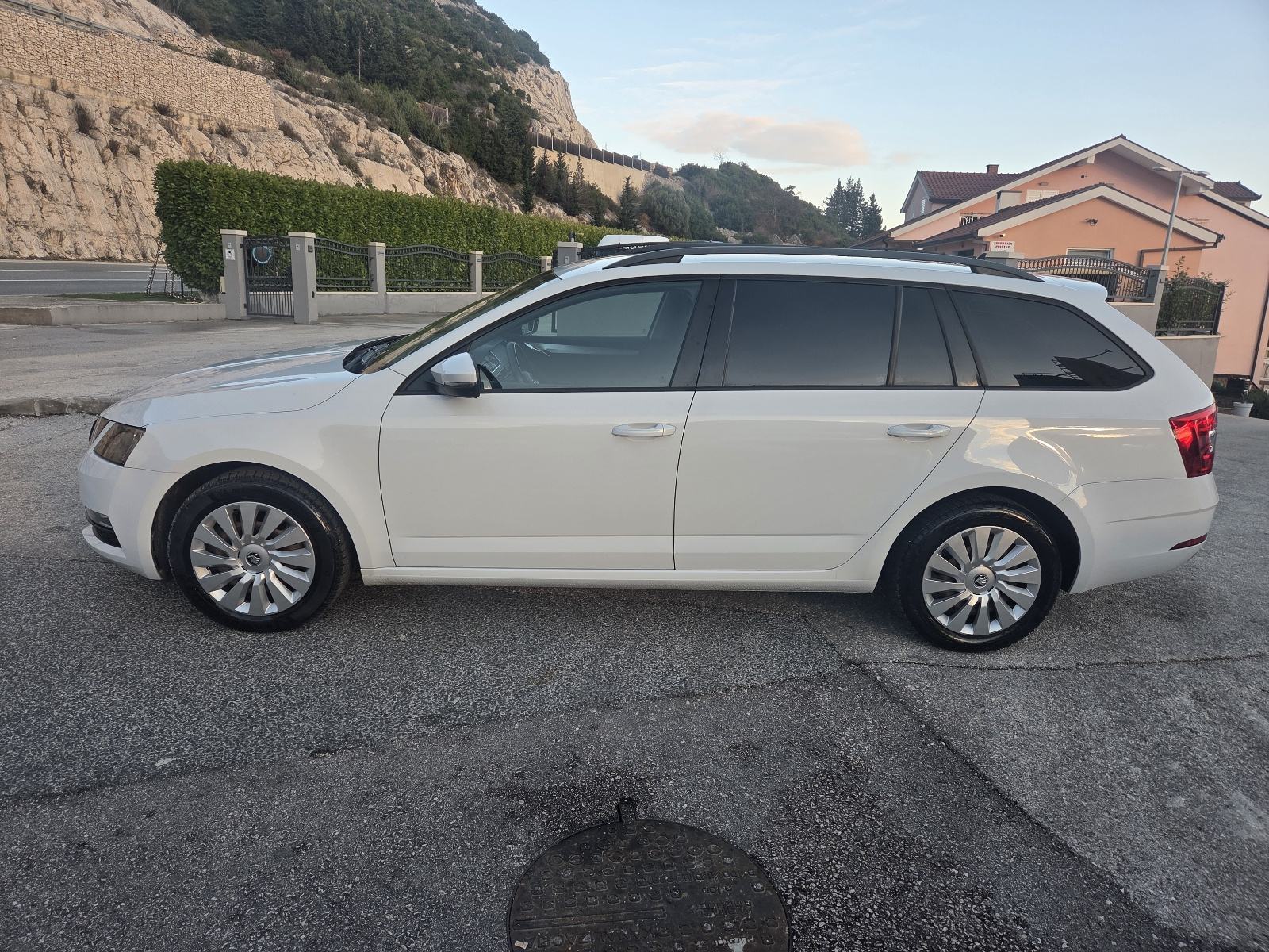 Škoda Octavia Combi 1,6 TDI ** JAMSTVO !!, fotografija 10