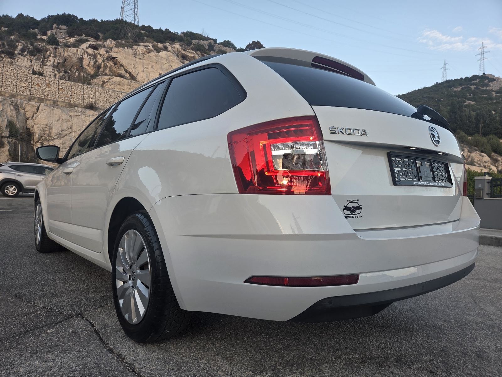 Škoda Octavia Combi 1,6 TDI ** JAMSTVO !!, fotografija 8