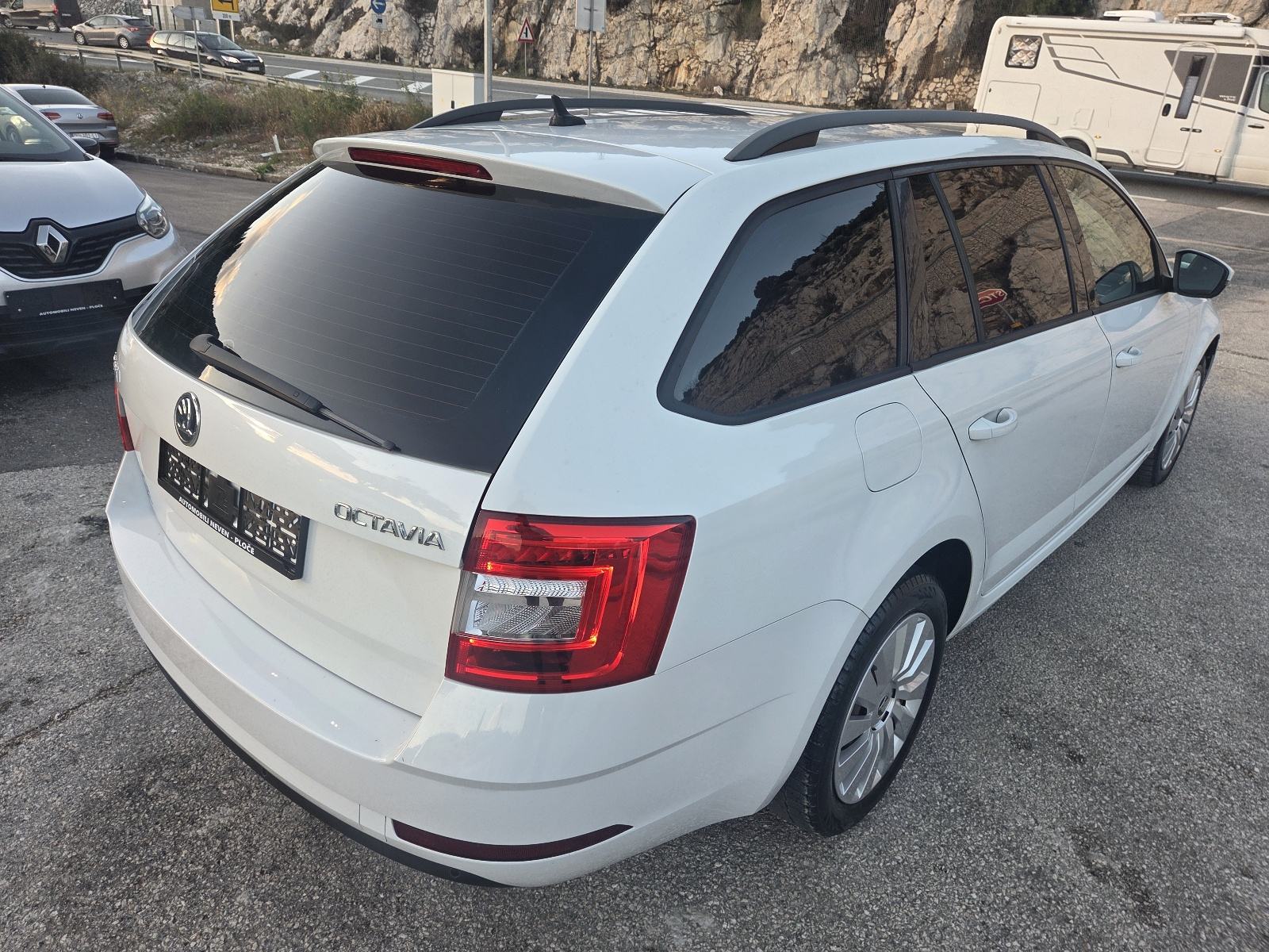 Škoda Octavia Combi 1,6 TDI ** JAMSTVO !!, pogled izvana - slika 5