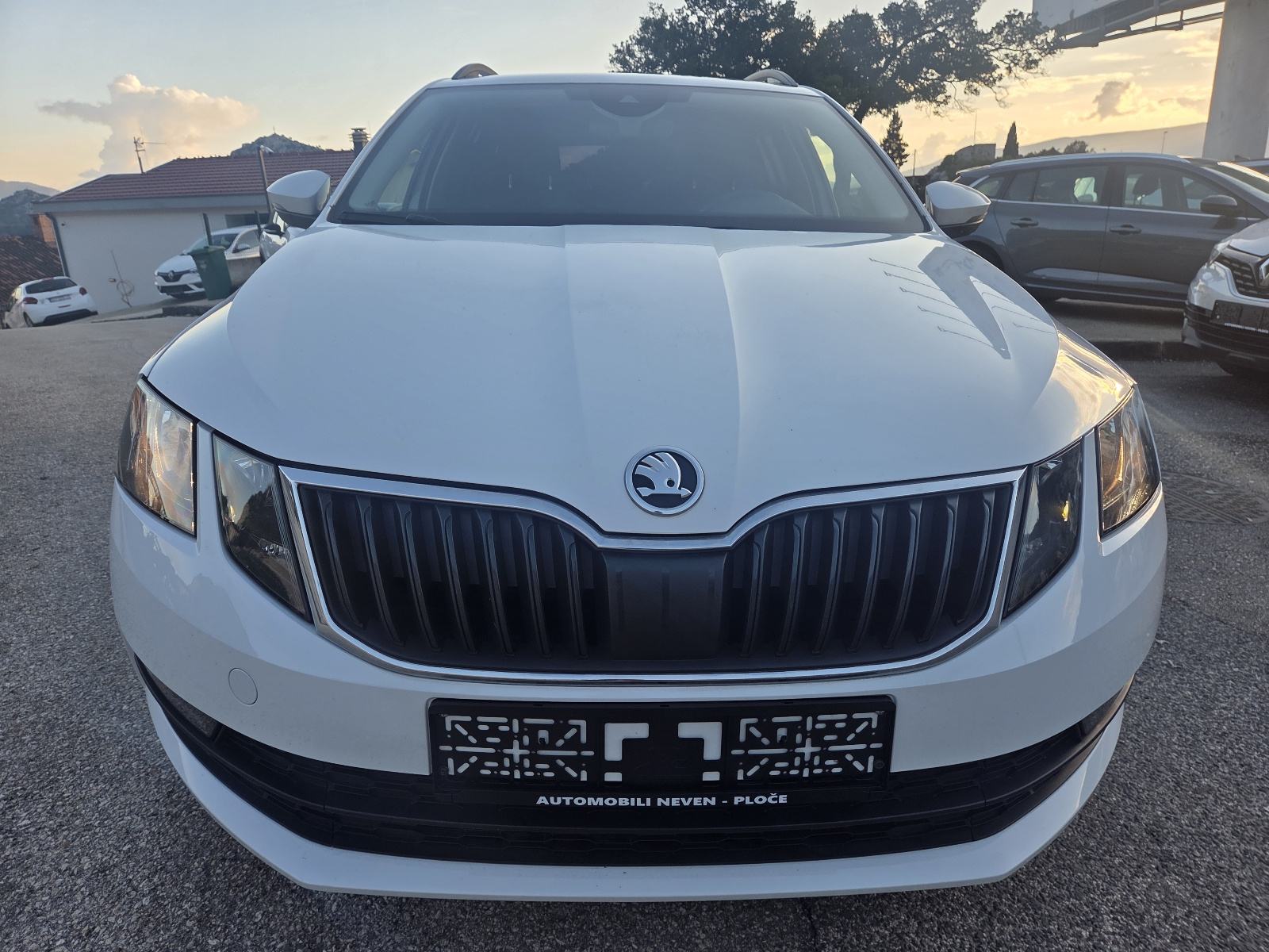 Škoda Octavia Combi 1,6 TDI ** JAMSTVO !!, pogled izvana - slika 2