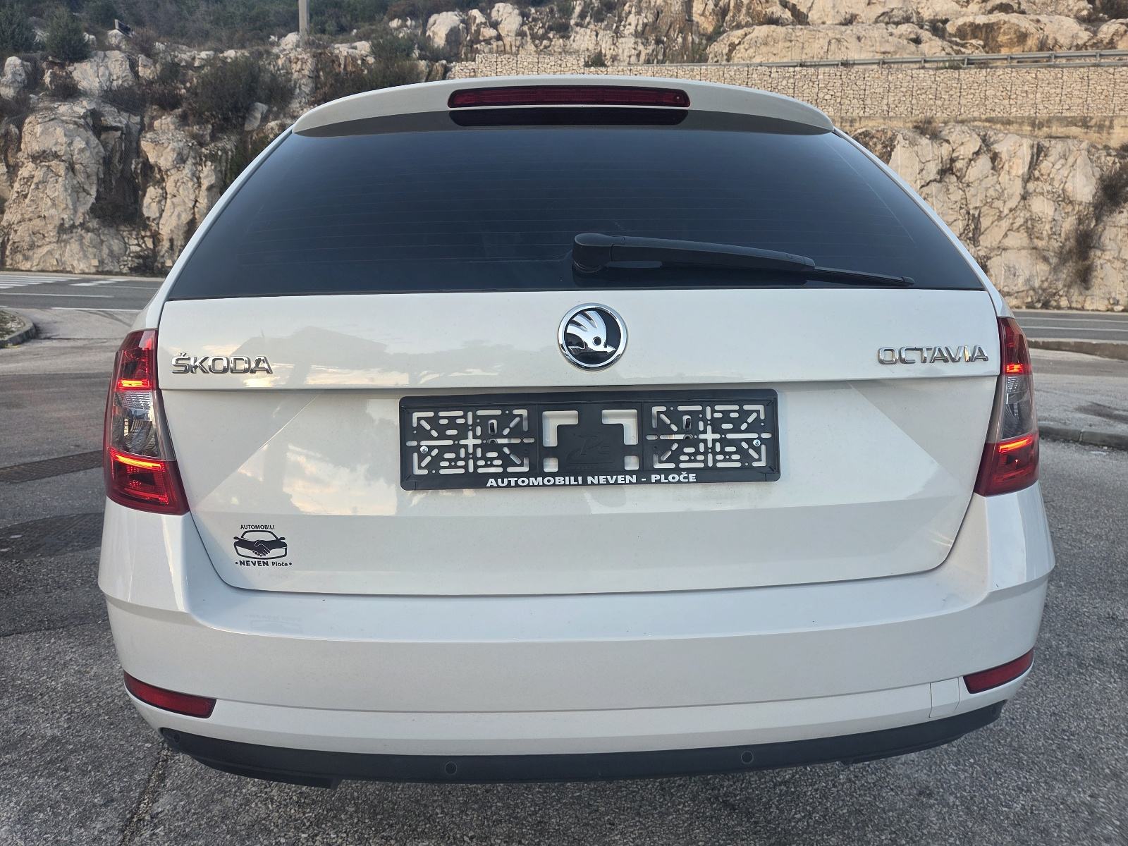 Škoda Octavia Combi 1,6 TDI ** JAMSTVO !!, fotografija 7