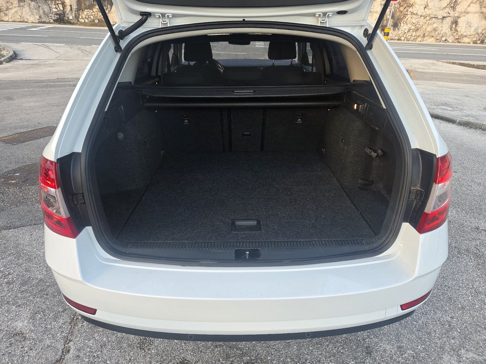 Škoda Octavia Combi 1,6 TDI ** JAMSTVO !!, fotografija 20
