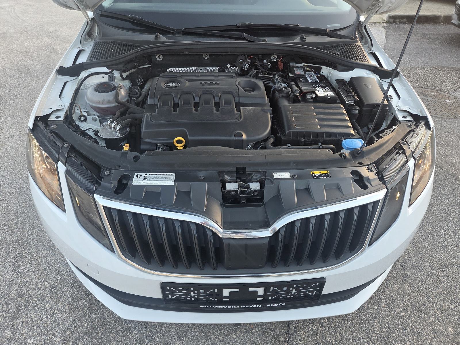 Škoda Octavia Combi 1,6 TDI ** JAMSTVO !!, fotografija 12