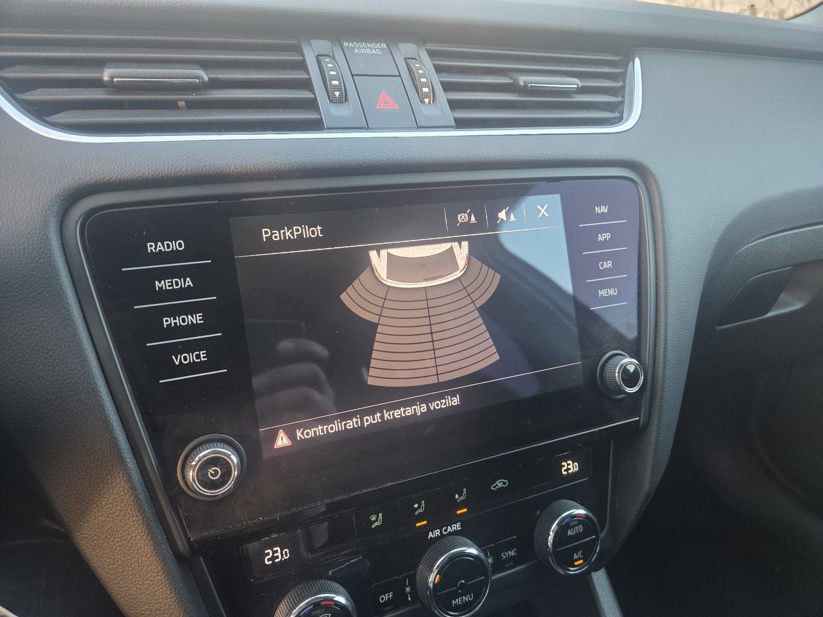 Škoda Octavia Combi 1,6 TDI ** JAMSTVO !!, fotografija 18