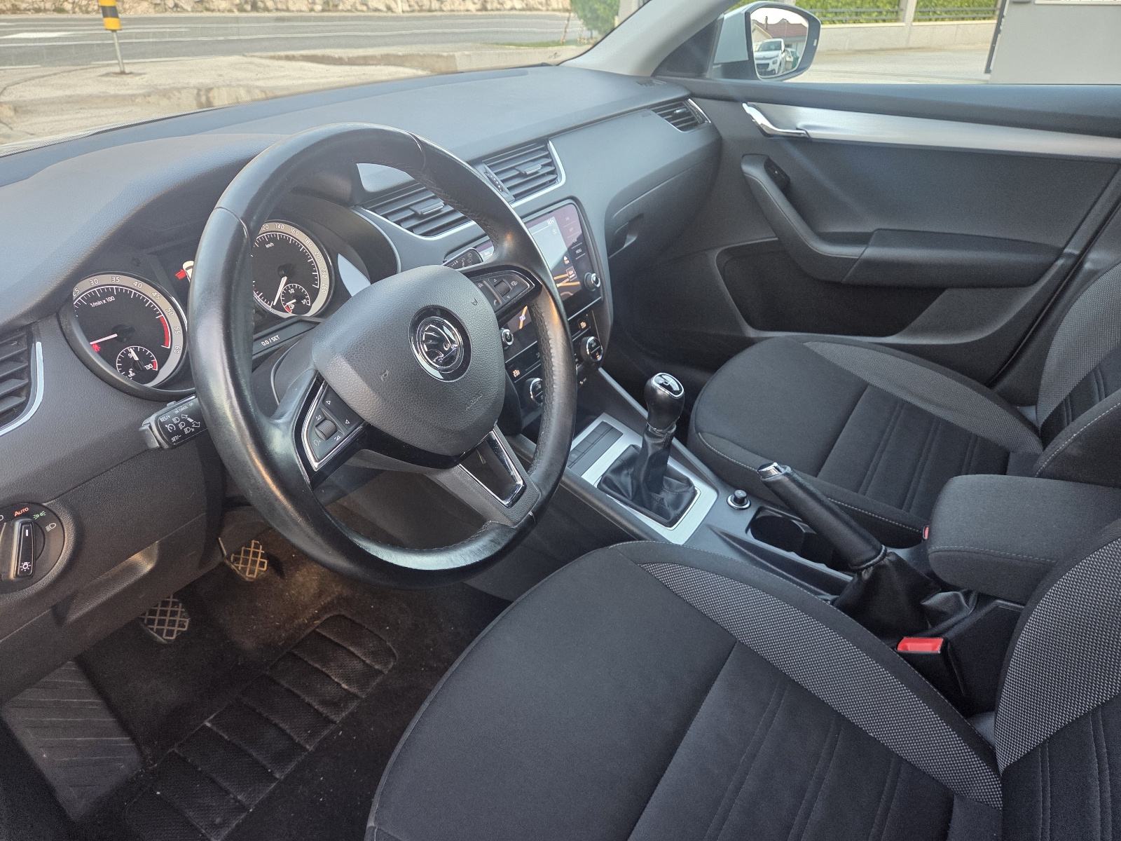 Škoda Octavia Combi 1,6 TDI ** JAMSTVO !!, fotografija 13