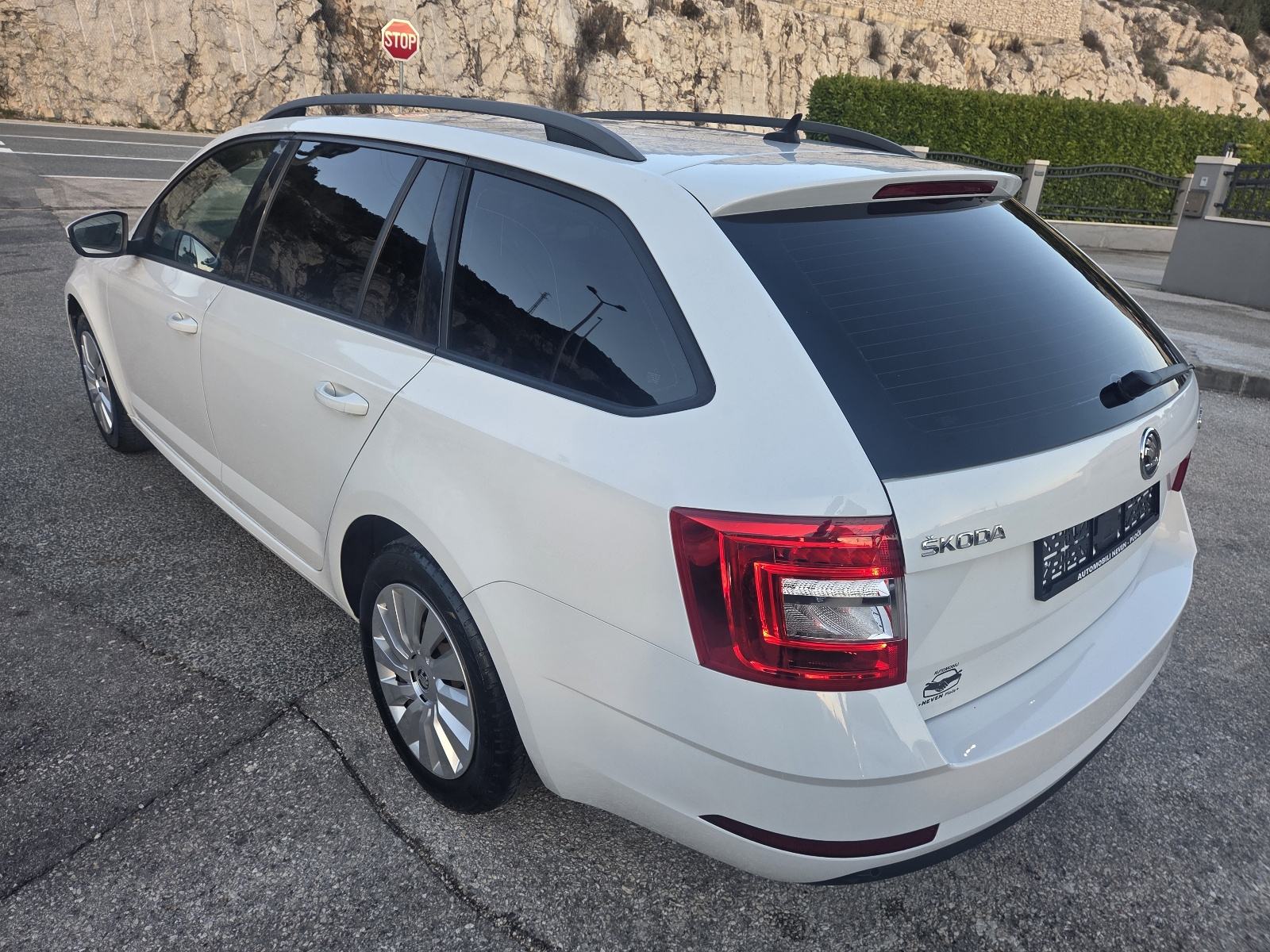 Škoda Octavia Combi 1,6 TDI ** JAMSTVO !!, fotografija 9