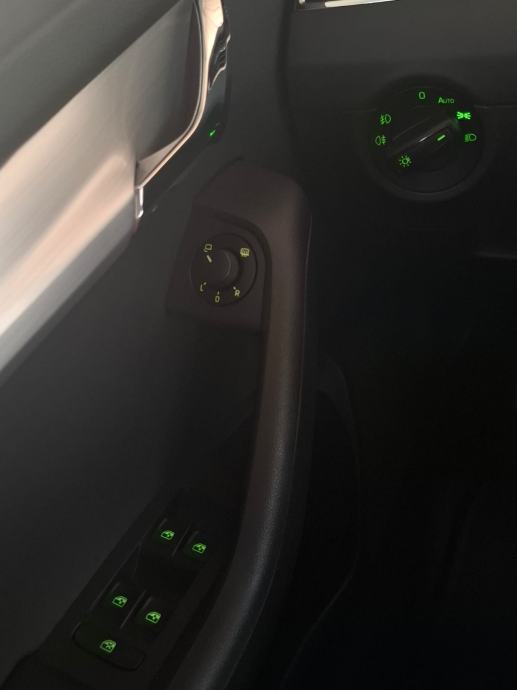 Škoda Octavia Combi 1,6 TDI LEASING BEZ UČEŠĆA I BEZ JAMACA, fotografija 12
