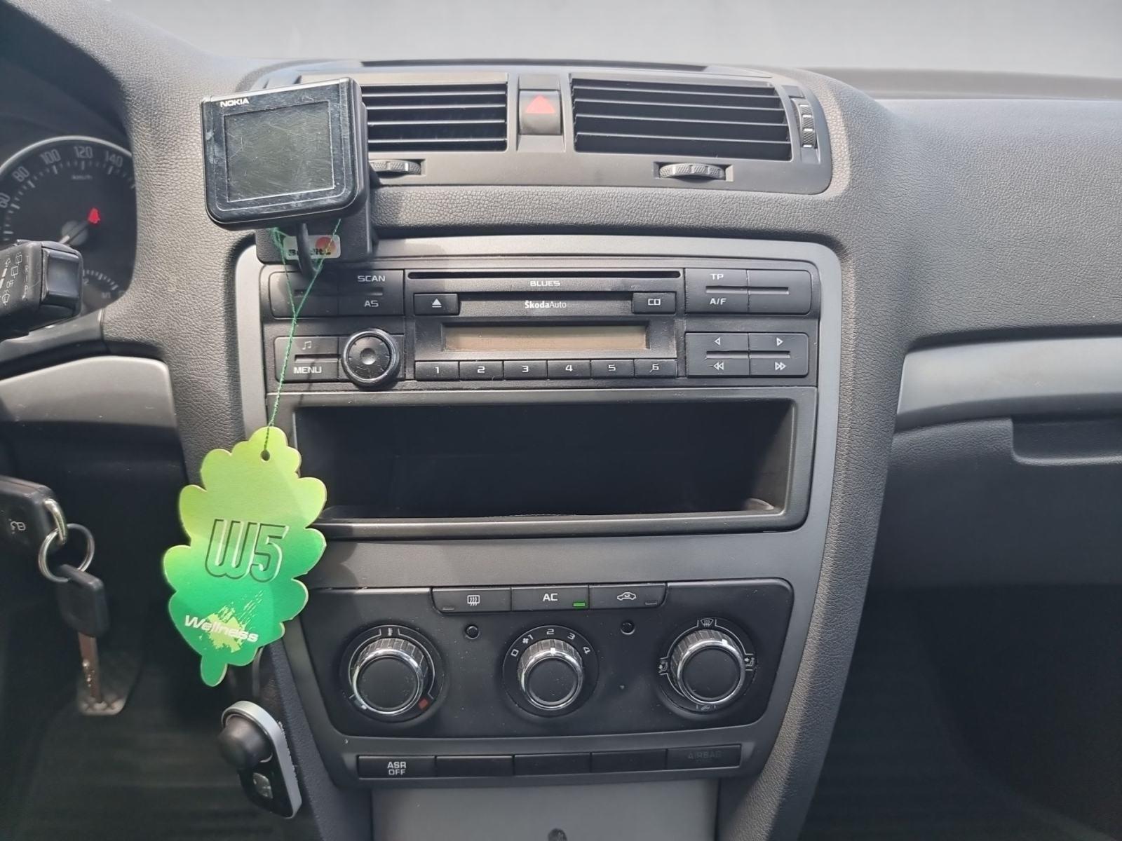 Škoda Octavia Combi 1,6 TDI, REG 06/27, fotografija 17