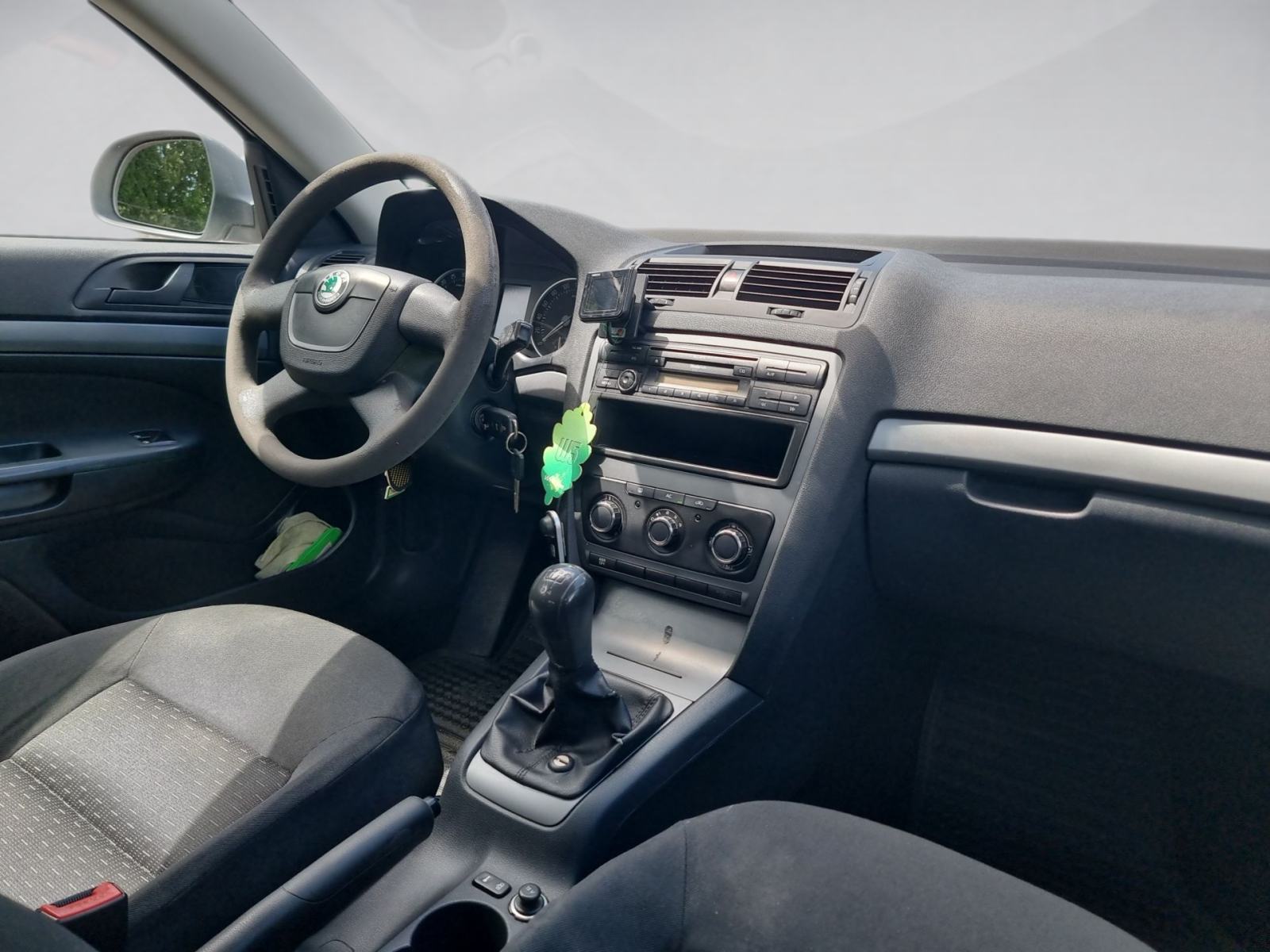 Škoda Octavia Combi 1,6 TDI, REG 06/27, fotografija 18