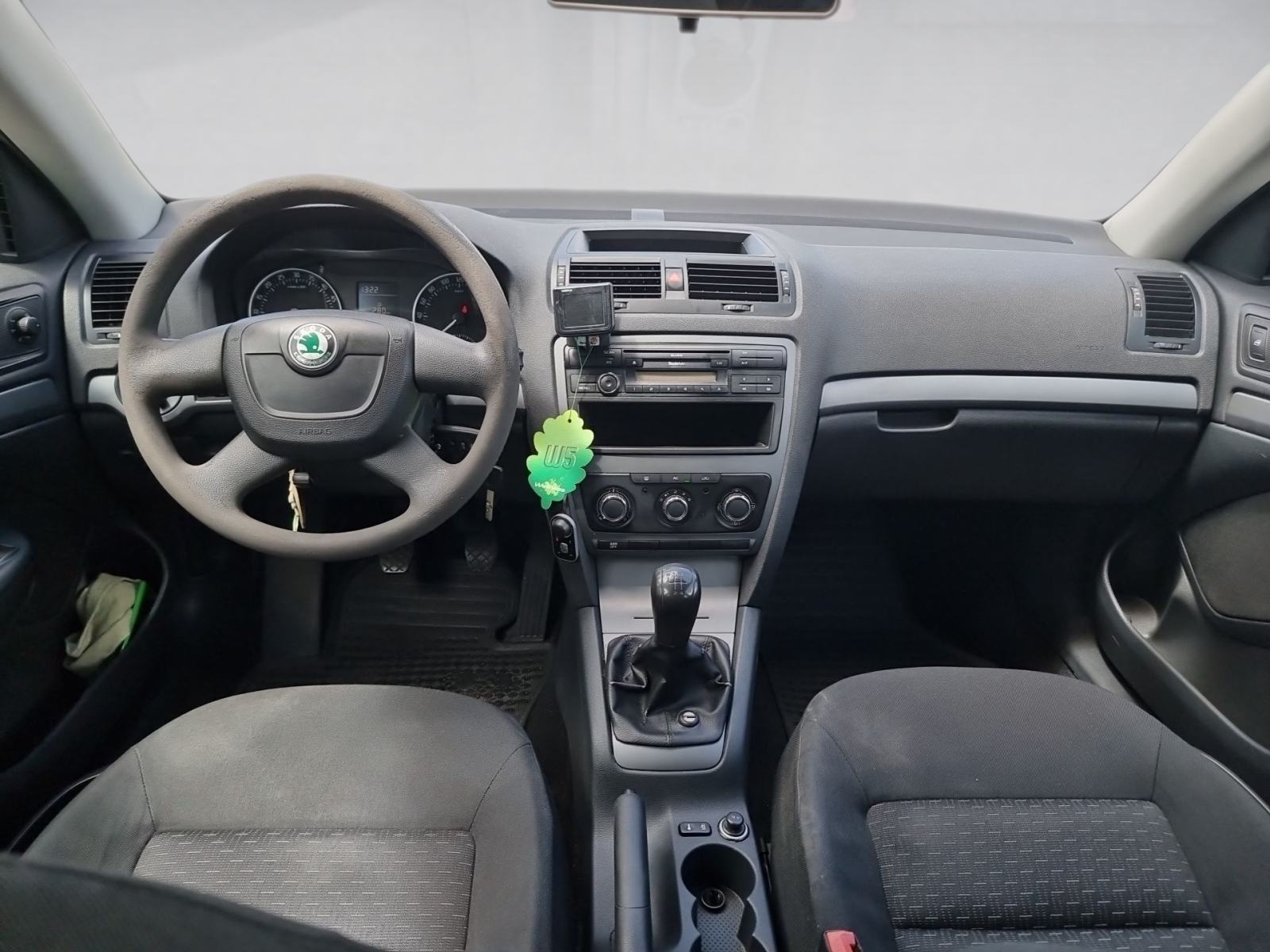 Škoda Octavia Combi 1,6 TDI, REG 06/27, fotografija 13