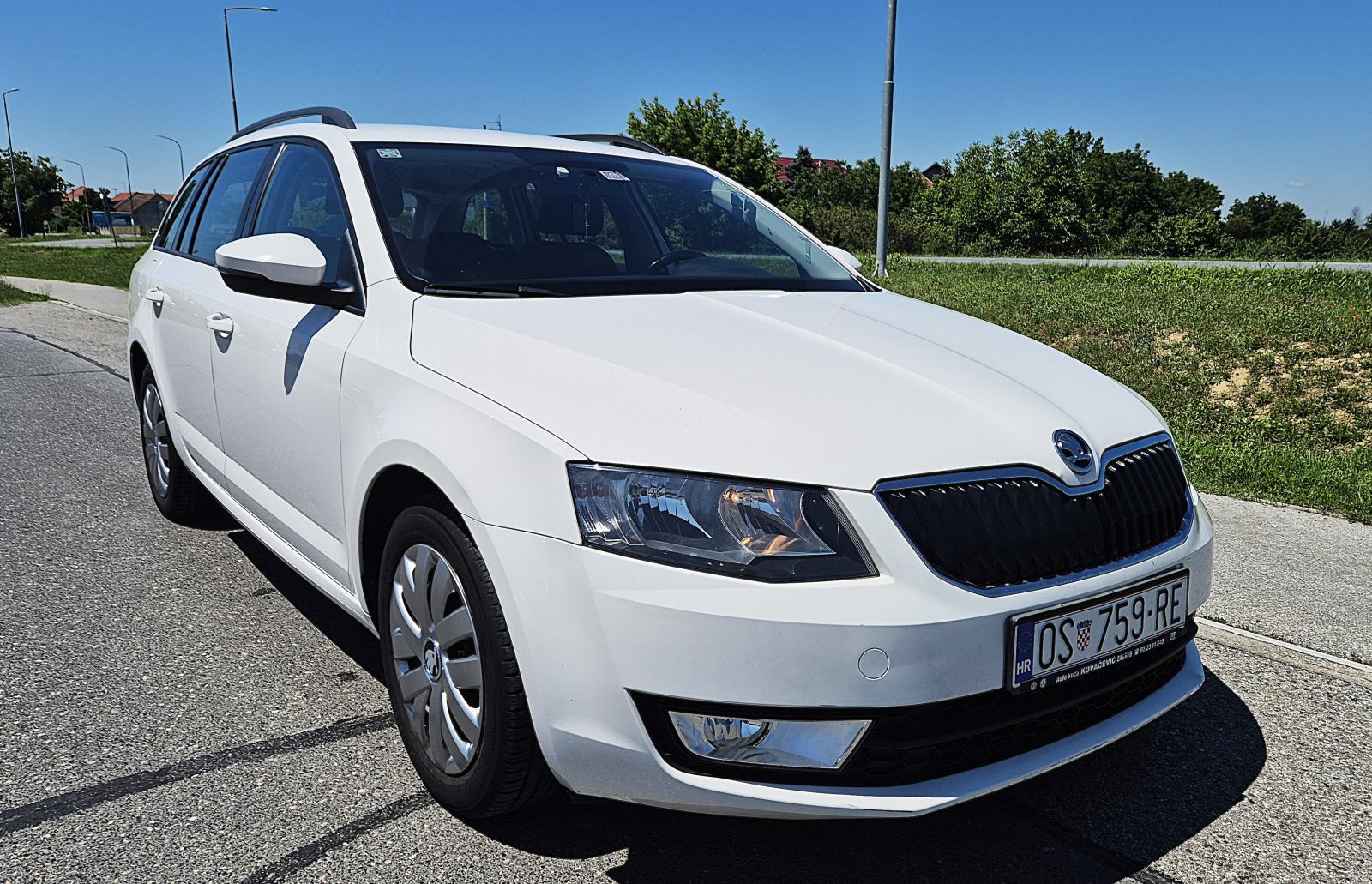Škoda Octavia Combi 1,6 TDI**REGISTRIRAN DO 12.2026** KLIMA**SERVISNA*
