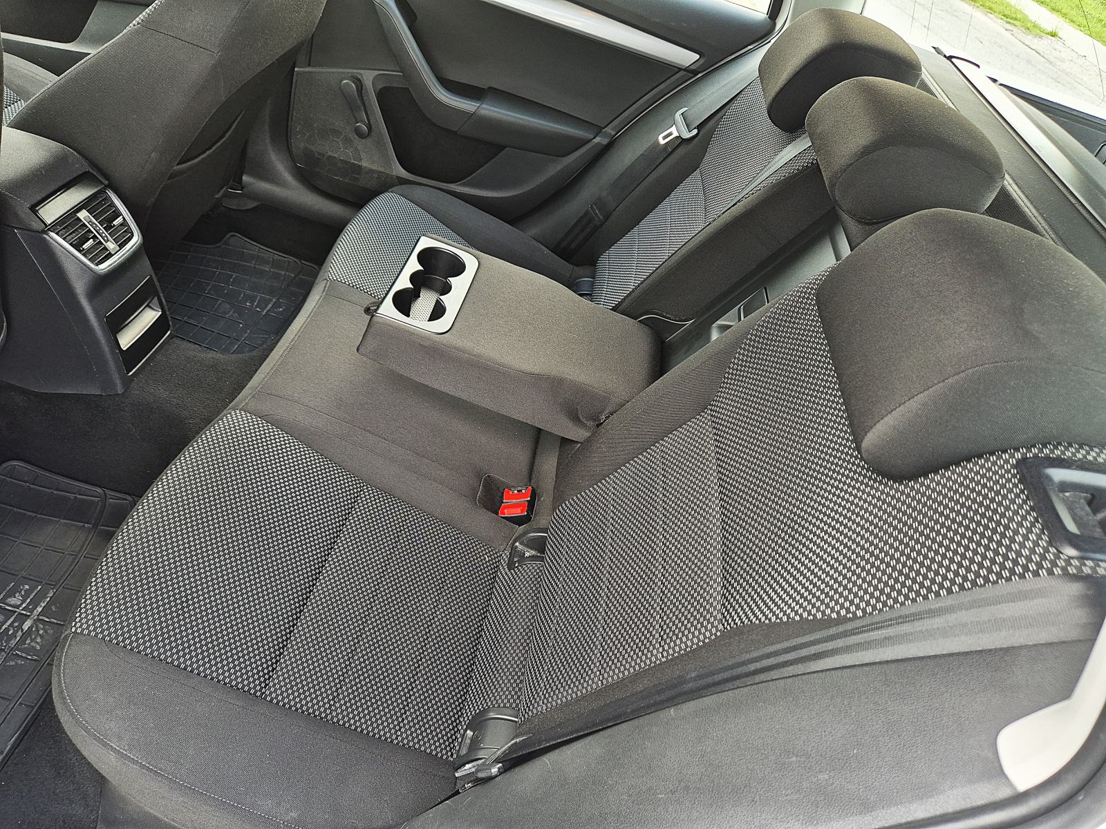 Škoda Octavia Combi 1,6 TDI**REGISTRIRAN DO 12.2026** KLIMA**SERVISNA*, fotografija 12