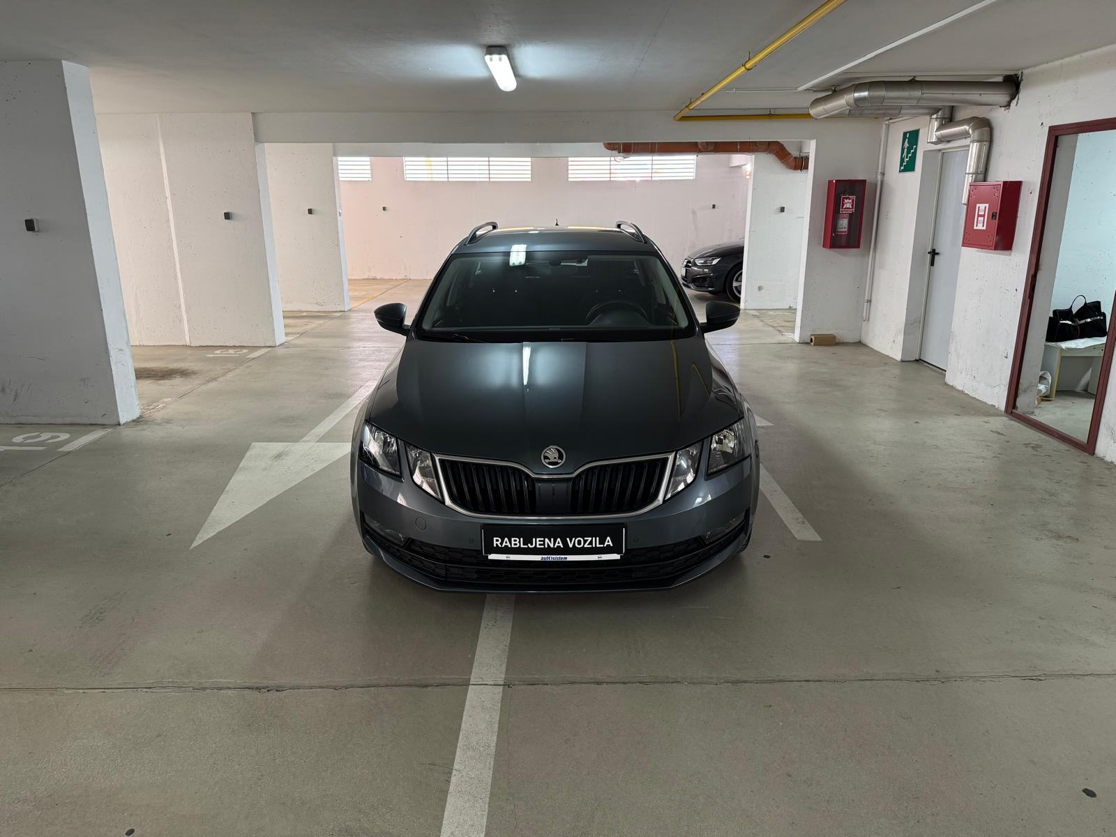 Škoda Octavia 1,6 TDI*DSG*73000KM*NAVI*DIG.KLIMA*GARANCIJA 1G*, fotografija 2