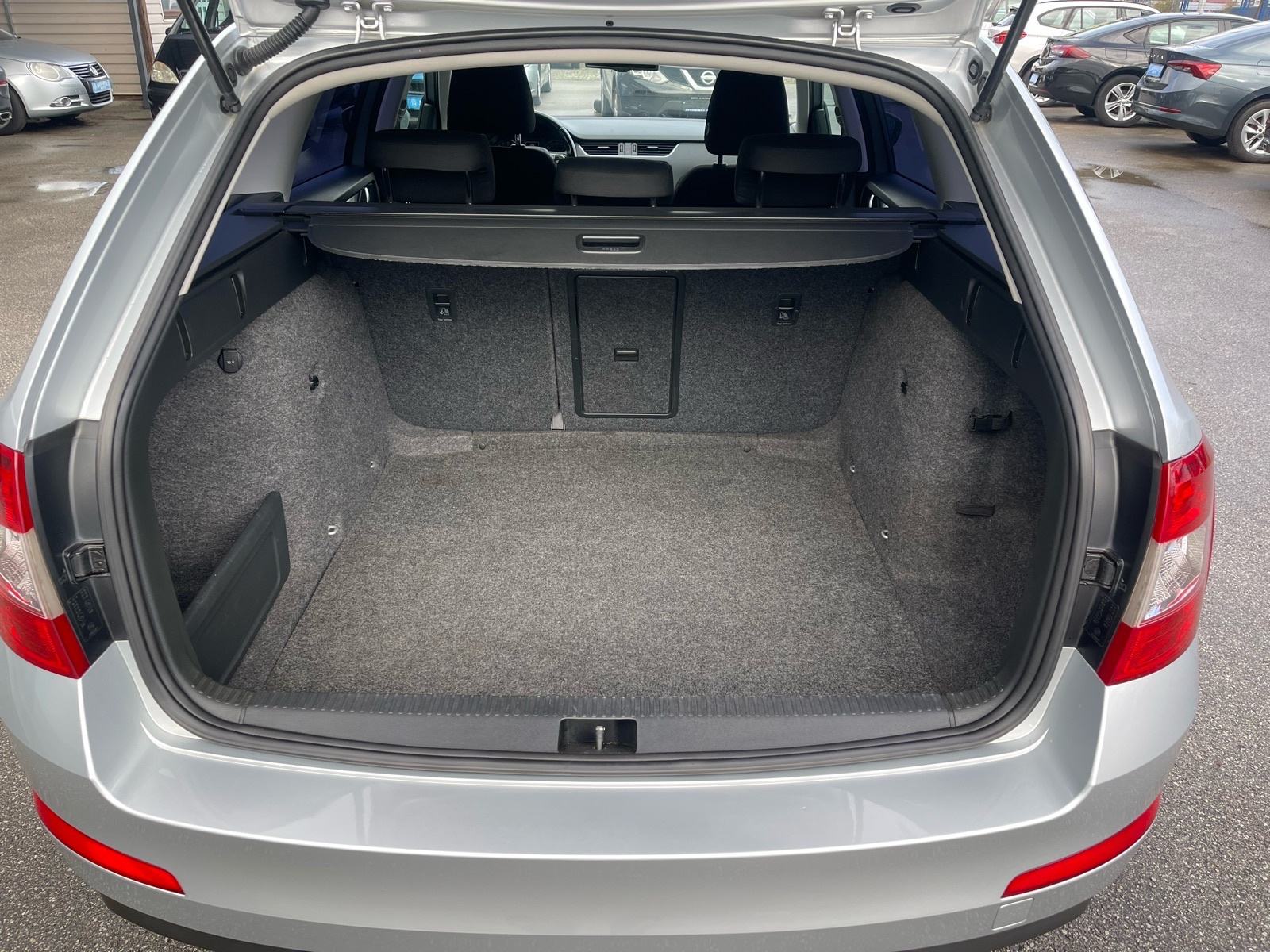 Škoda Octavia Combi 1,6 TDI !!, fotografija 13