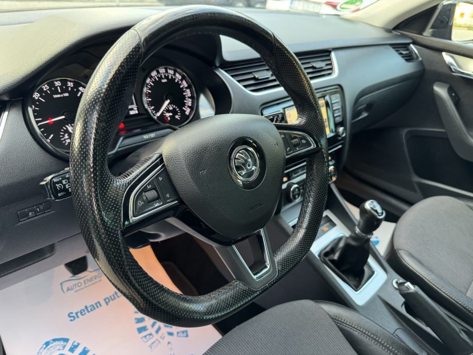 Škoda Octavia Combi 1,6 TDI ⭐ Navi, Tempomat, Grij. Sjed., Servis ⭐, fotografija 15