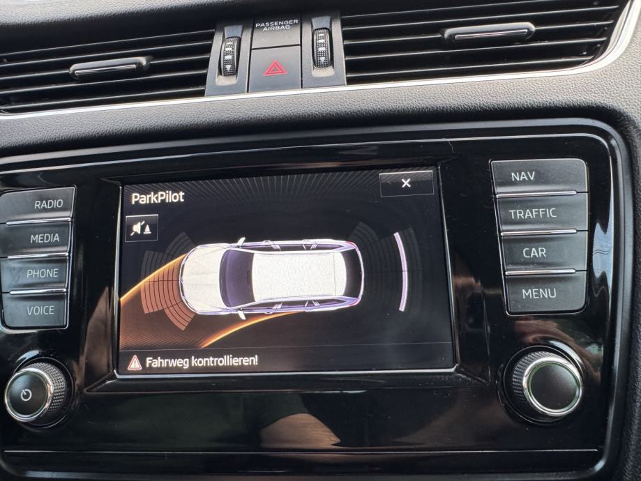 Škoda Octavia Combi 1,6 TDI ⭐ Navi, Tempomat, Grij. Sjed., Servis ⭐, fotografija 16