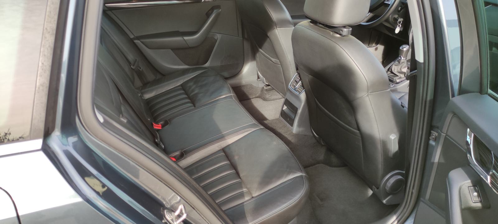 ŠKODA OCTAVIA COMBI ELEGANCE KOŽA BI XENON PDC, fotografija 17