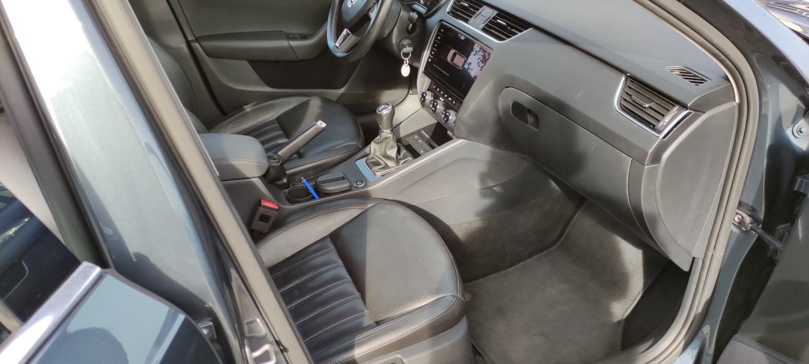 ŠKODA OCTAVIA COMBI ELEGANCE KOŽA BI XENON PDC, fotografija 18