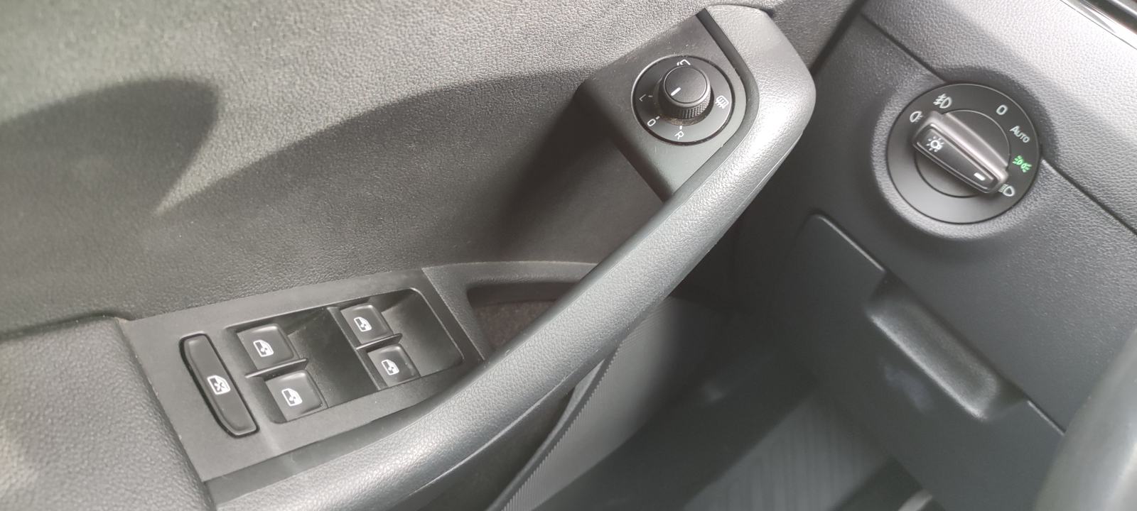 ŠKODA OCTAVIA COMBI ELEGANCE KOŽA BI XENON PDC, fotografija 14
