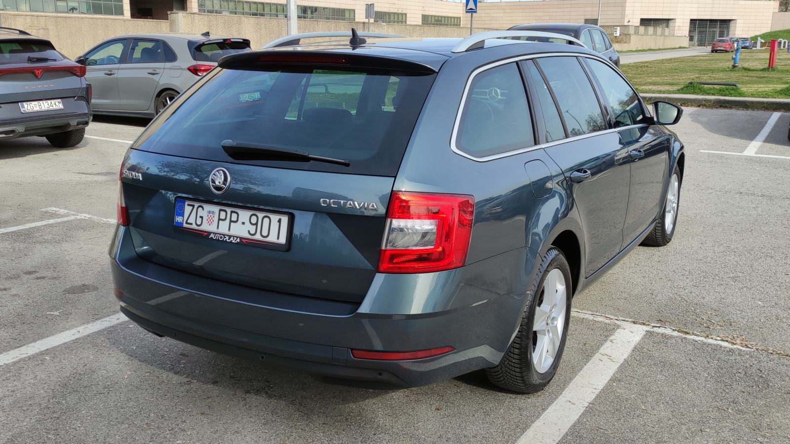 ŠKODA OCTAVIA COMBI ELEGANCE KOŽA BI XENON PDC, fotografija 7