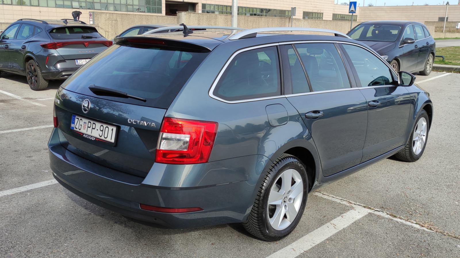 ŠKODA OCTAVIA COMBI ELEGANCE KOŽA BI XENON PDC, fotografija 6