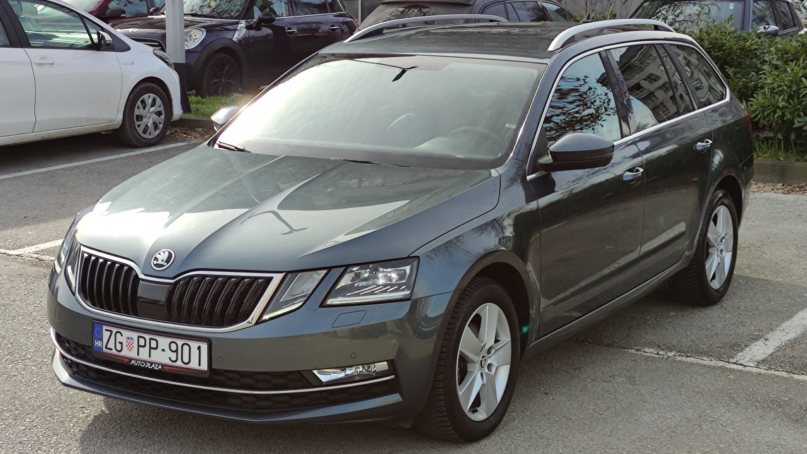ŠKODA OCTAVIA COMBI ELEGANCE KOŽA BI XENON PDC, fotografija 4