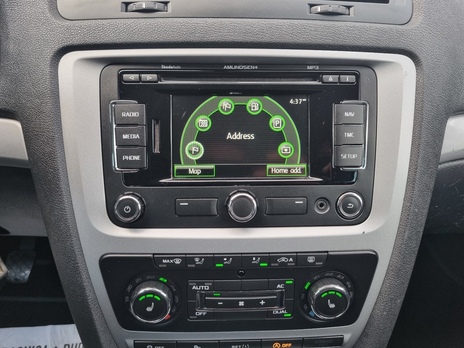 ŠKODA OCTAVIA 1,6 TDI-1 VL-105ks-NAVIGACIJA-2xPARK SENZORI-AUTOM KLIMA, fotografija 19