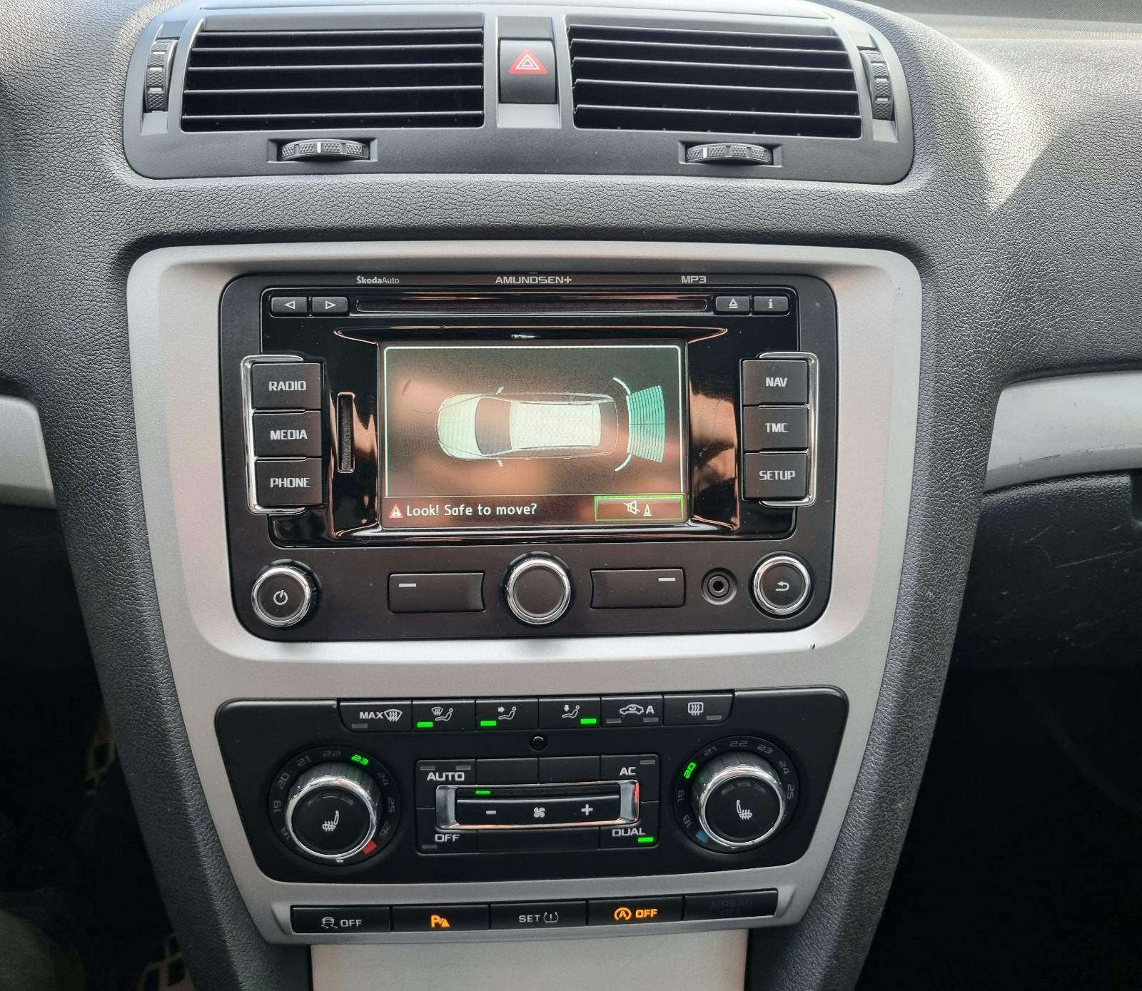 ŠKODA OCTAVIA 1,6 TDI-1 VL-105ks-NAVIGACIJA-2xPARK SENZORI-AUTOM KLIMA, fotografija 17