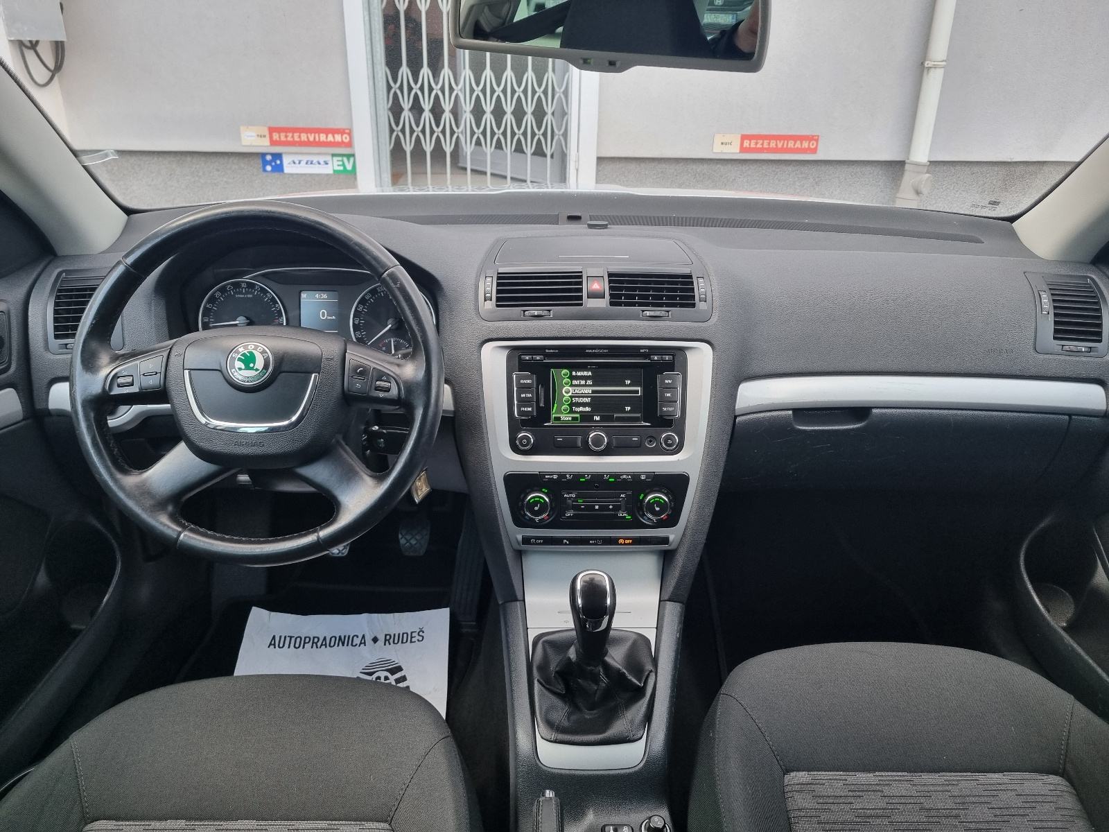 ŠKODA OCTAVIA 1,6 TDI-1 VL-105ks-NAVIGACIJA-2xPARK SENZORI-AUTOM KLIMA, fotografija 13