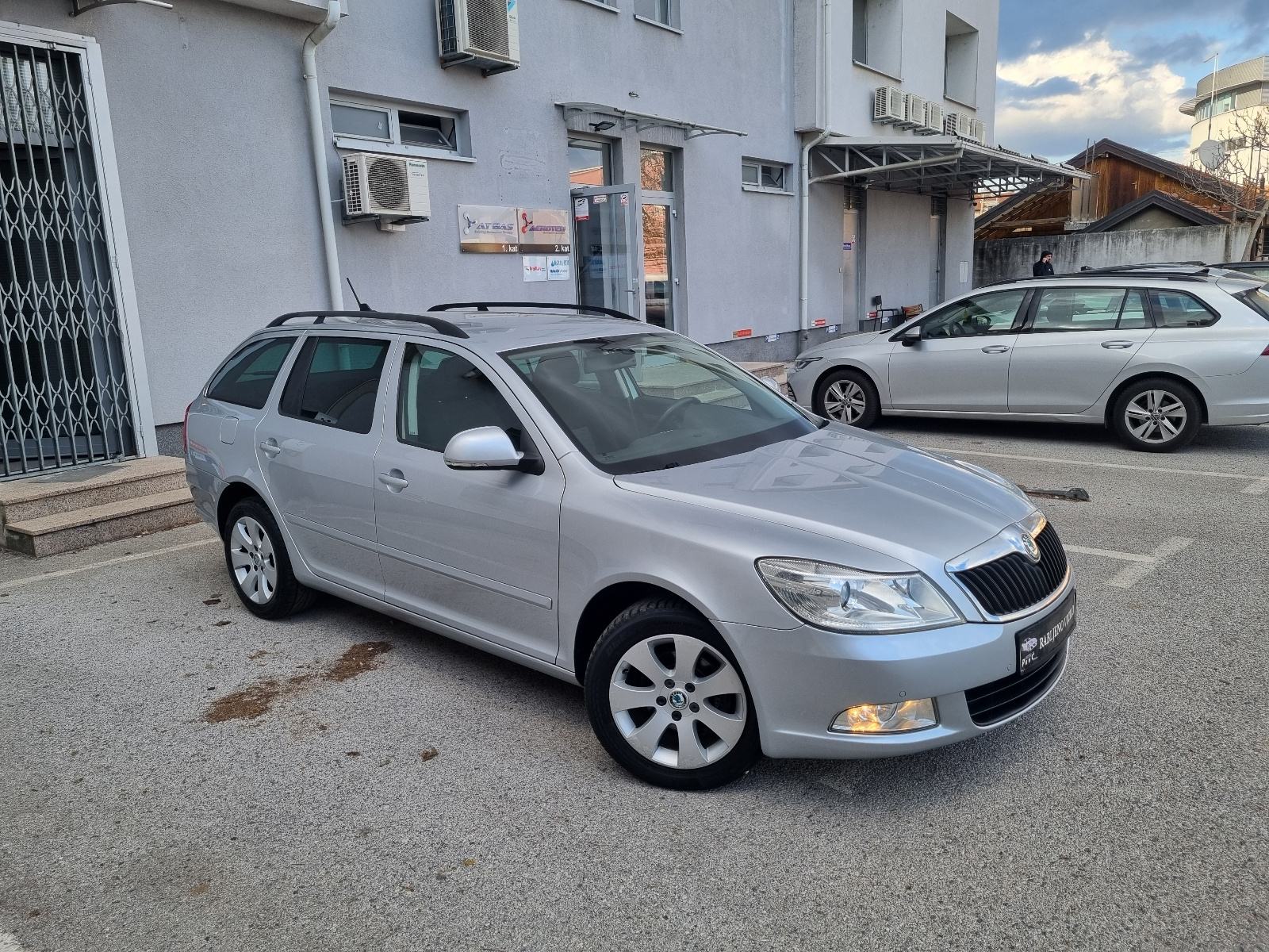 ŠKODA OCTAVIA 1,6 TDI-1 VL-105ks-NAVIGACIJA-2xPARK SENZORI-AUTOM KLIMA, fotografija 4
