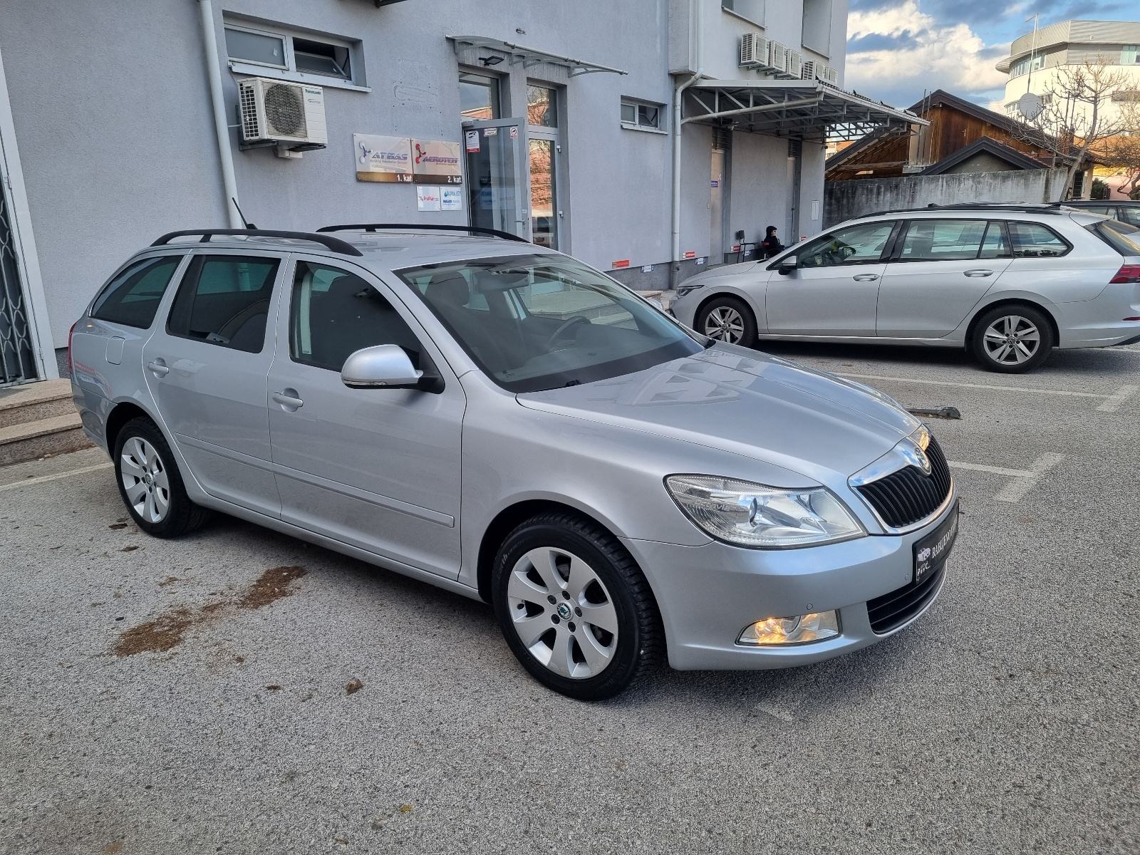 ŠKODA OCTAVIA 1,6 TDI-1 VL-105ks-NAVIGACIJA-2xPARK SENZORI-AUTOM KLIMA, fotografija 5